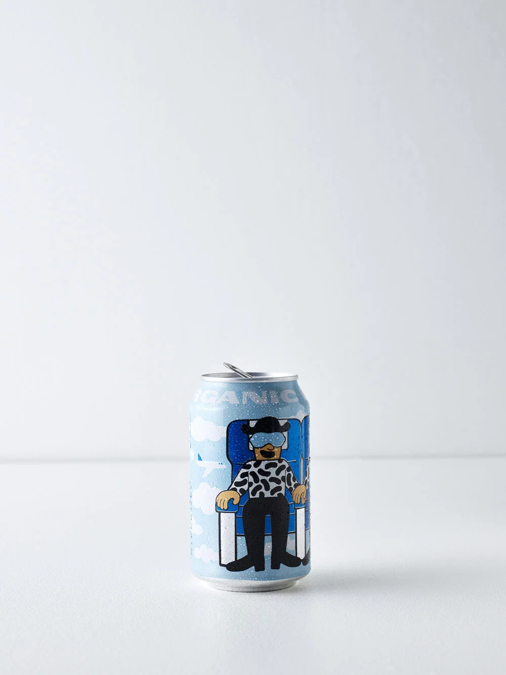 The packshots has a functional role and are neutral in it's colours and surroundings.&nbsp;