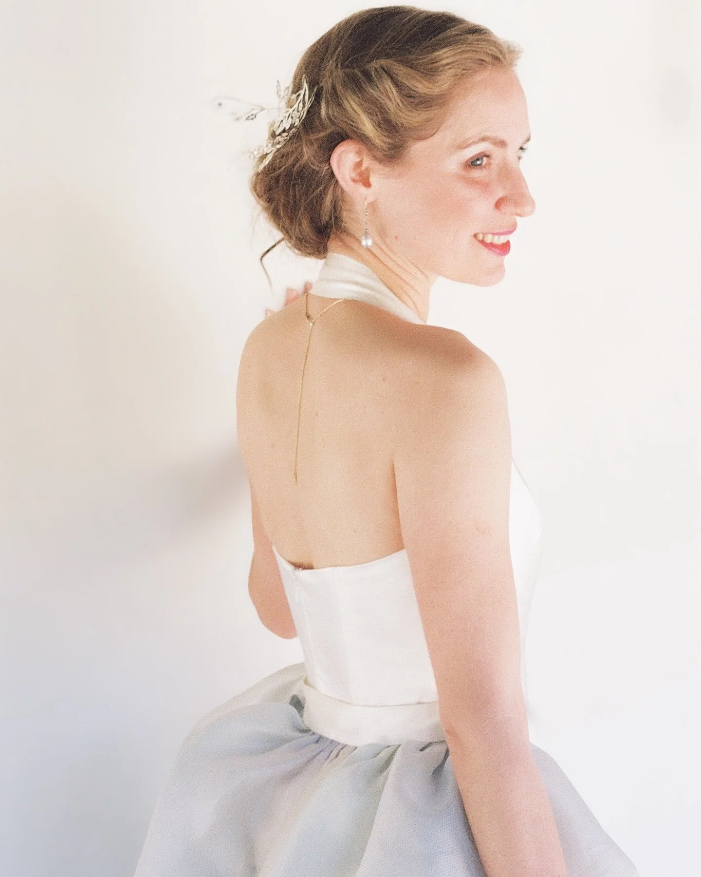 Bridal portraits and the beginning of an unforgettable Forest Knolls wedding in Lagunitas. 

#fineartweddings #filmphotographer #filmisnotdead #bridalportraitsonfilm #portraitsonfilm #portra400 #portra400film #35mmfilm #120mmfilm #mediumformat @kodak