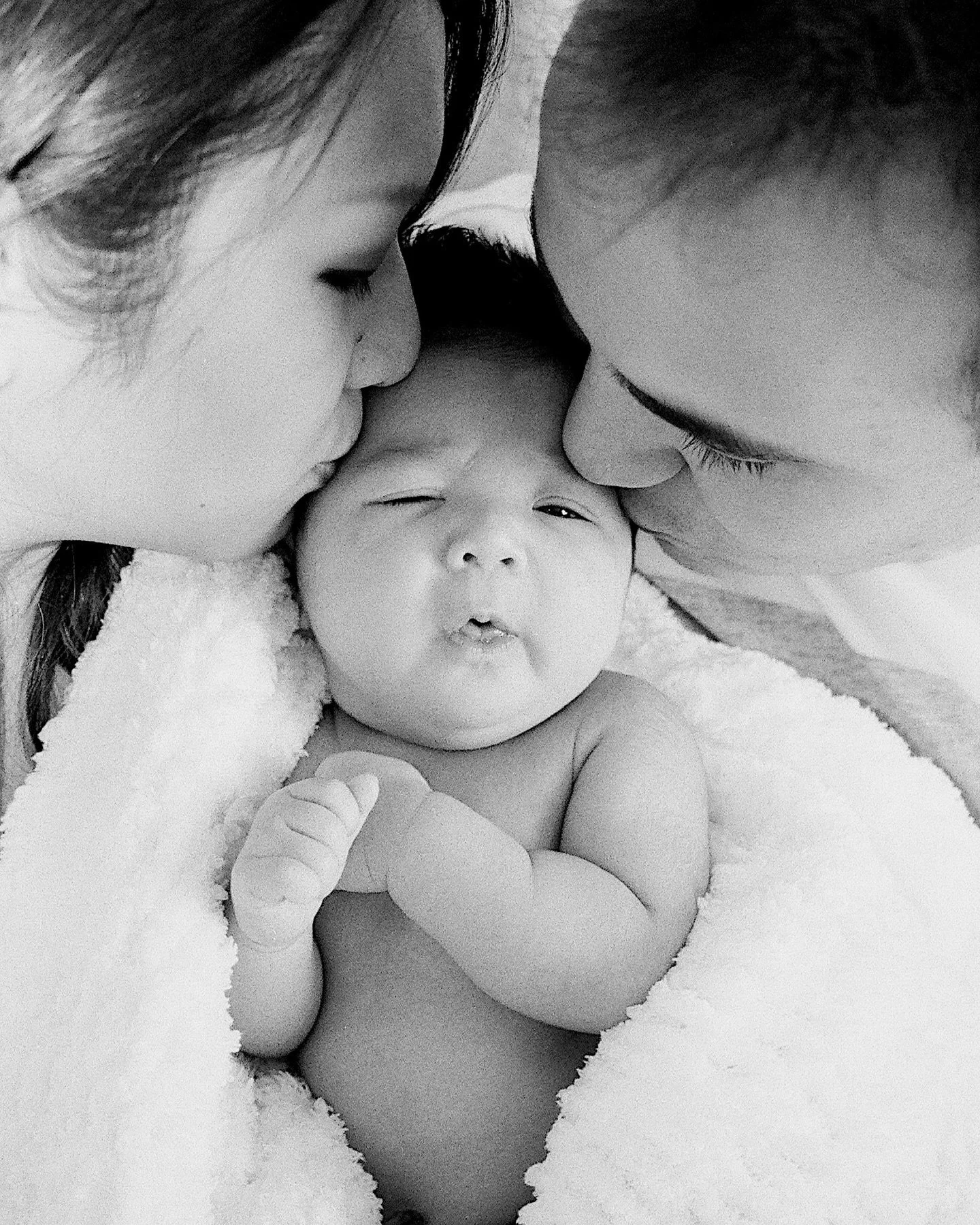 Throwing it back to one of my very first newborn sessions and I&rsquo;m in disbelief this little squish is now 10 years old! I look back on these photos with so much joy still, they are timeless like they could have been taken yesterday. This is what