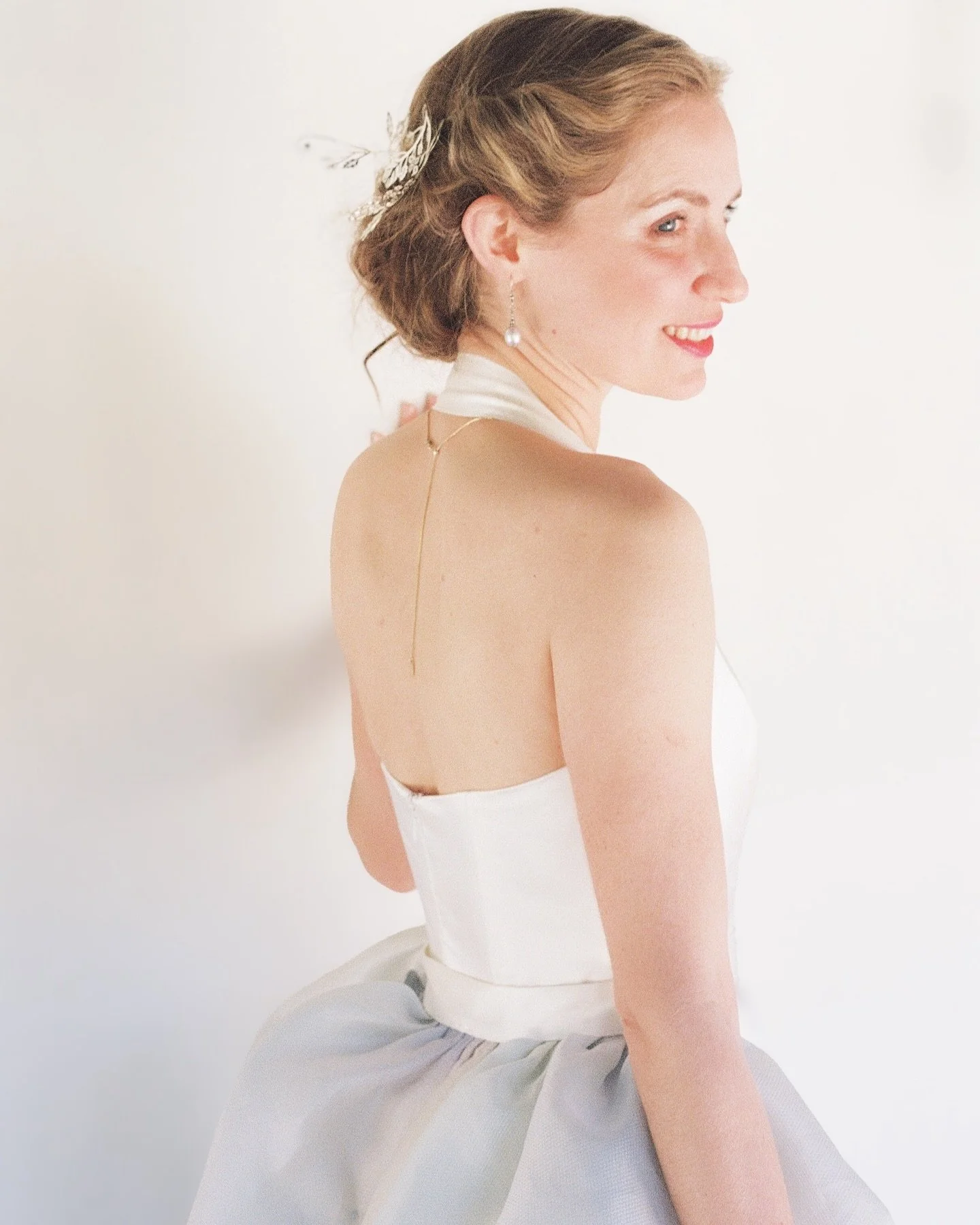 Bridal portraits and the beginning of an unforgettable Forest Knolls wedding in Lagunitas. 

#fineartweddings #filmphotographer #filmisnotdead #bridalportraitsonfilm #portraitsonfilm #portra400 #portra400film #35mmfilm #120mmfilm #mediumformat @kodak