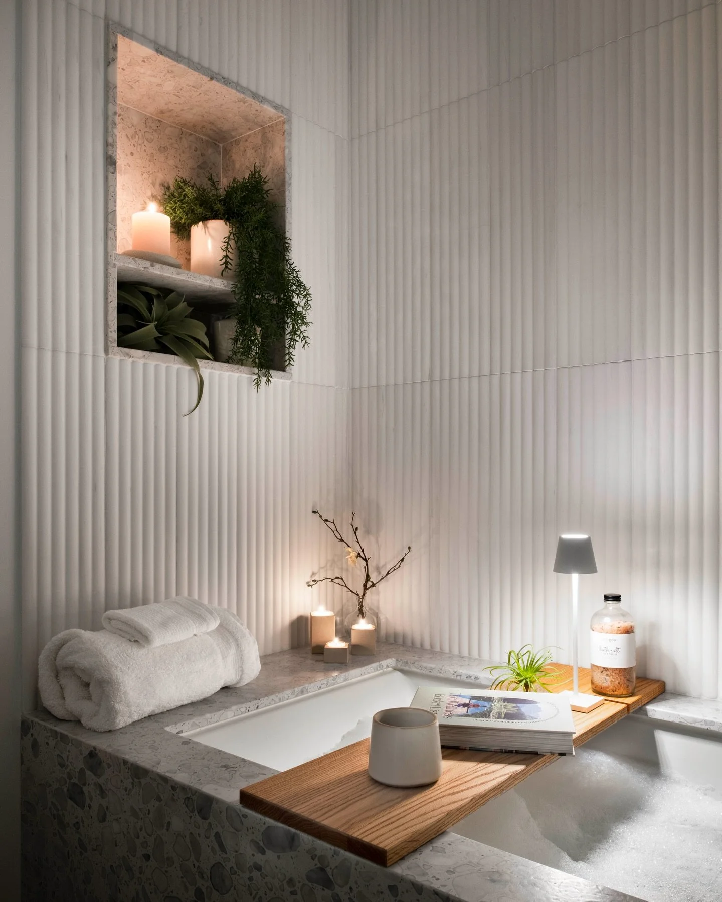 Rainy days like today have us wanting to rest and recharge right here.

Our client transformed their guest bath into a modern spa&mdash;made for long soaks, a good book, and a glass of wine. Now bring on the bubbles 🫧 

Photography &mdash; @reedjame