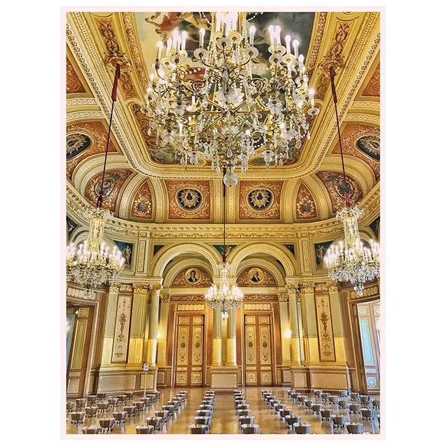 🏛🎻🎭