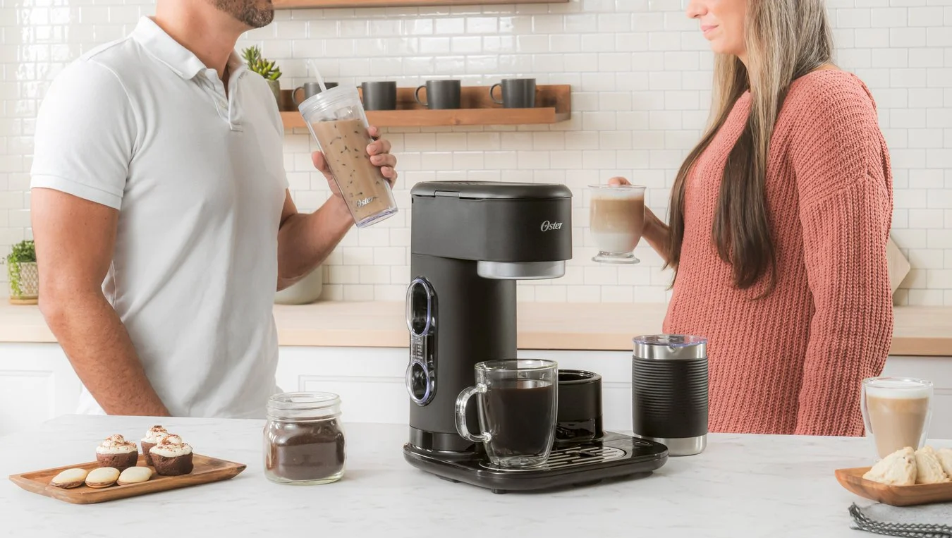 BVSTDC02B_Cafetera_Latte_Oster_Imagen_Lifestyle-3.jpg