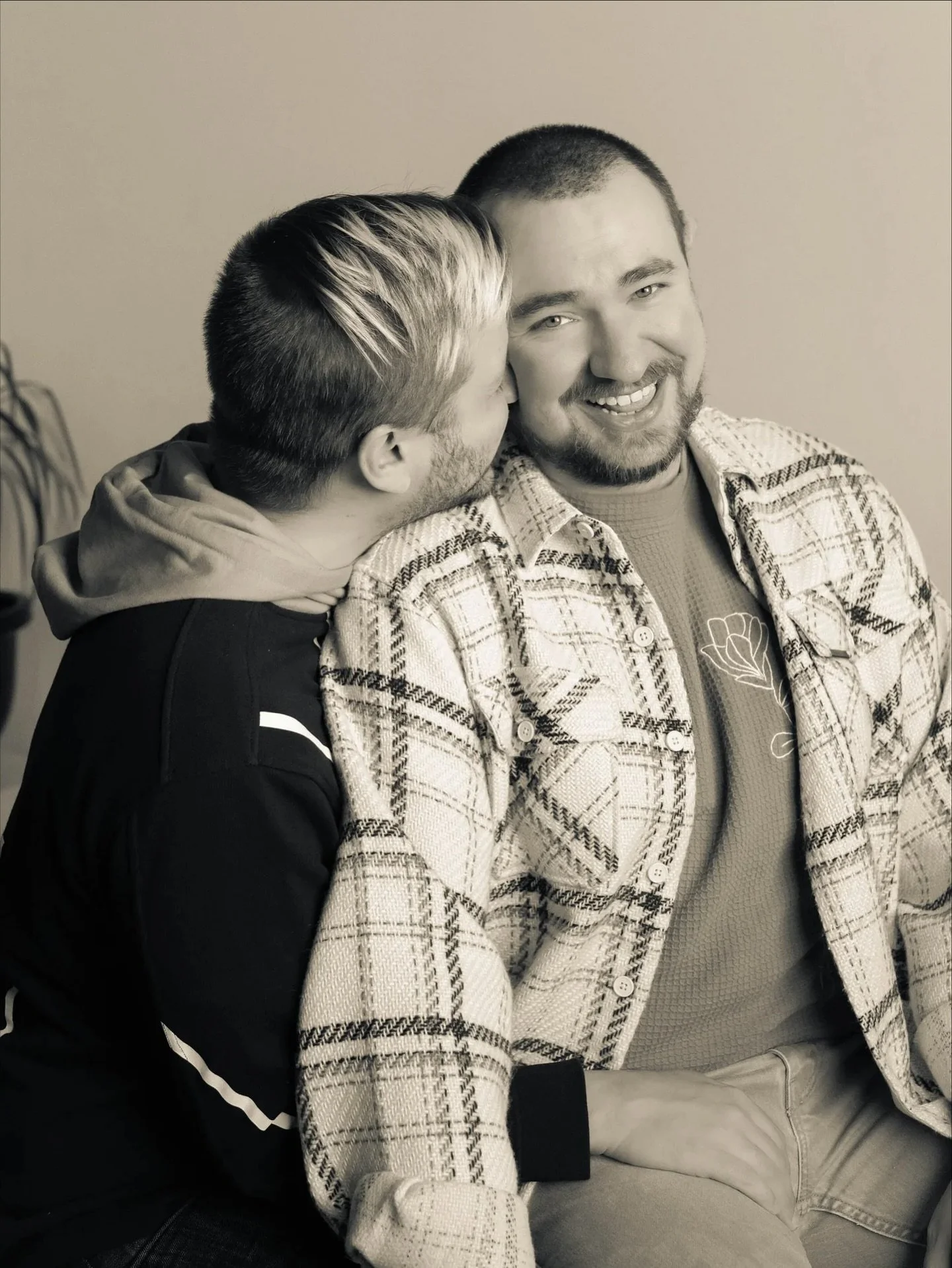 💖 Couples photo sessions Saturday, Nov 22nd. 

Join me for a 20 minute session with your partner at my studio in NE. You&rsquo;ll receive 10 photos with color and black and white options to choose from by Dec 1st. I&rsquo;ll guide your through poses