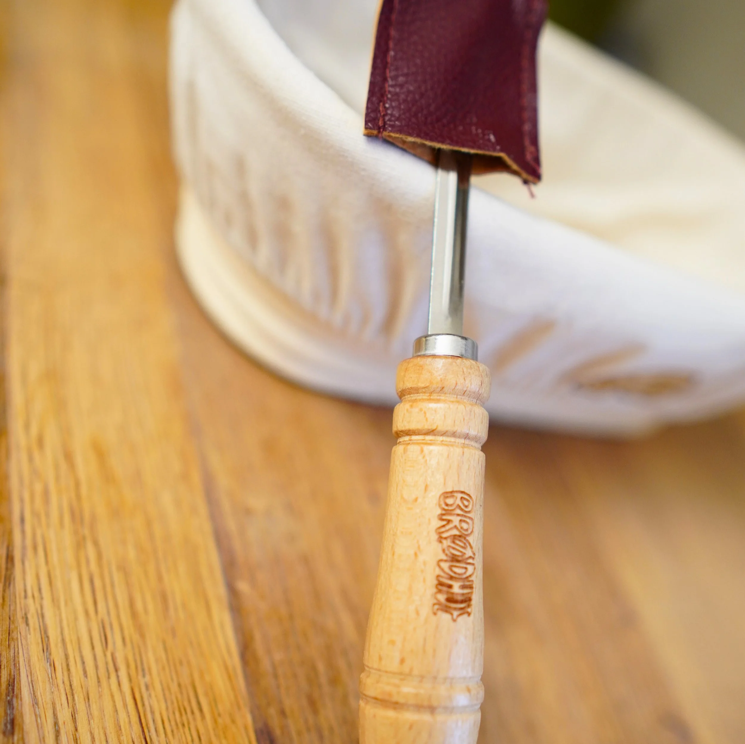 snittkniv lenes på hevekurv.jpg