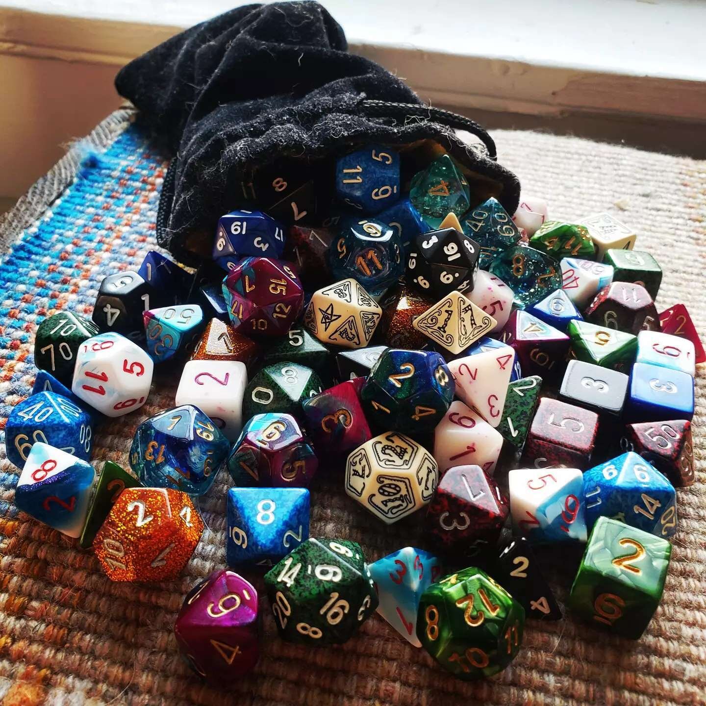 Who thinks I should do a weekly dice spotlight? God knows I have enough of them but you can never have enough dice!!!

#sagabox #thesagabox #dice #dnd #dungeonsanddragons #ttrpg #ttrpgdice #dicebag #pathfinder #diceporn #dicelove #fantasy #dungeonmas
