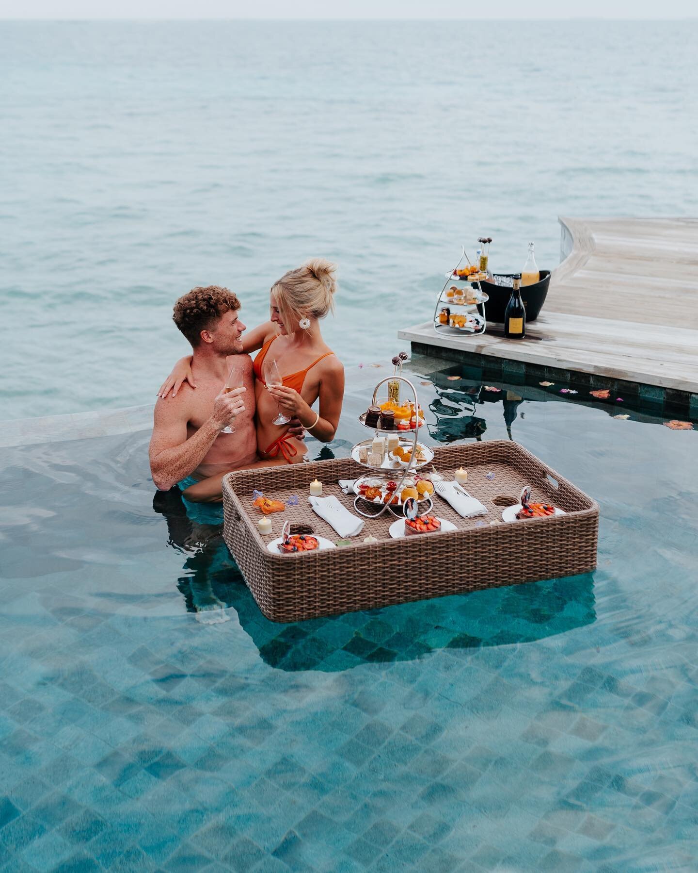 🌺 swipe to the end to see my face printed on a piece of chocolate. 

I&rsquo;ve said it once but I&rsquo;ll say it again, @intercontinental_maldives knows how to make your getaway special. Can&rsquo;t say we&rsquo;ve ever experienced a floating tea 