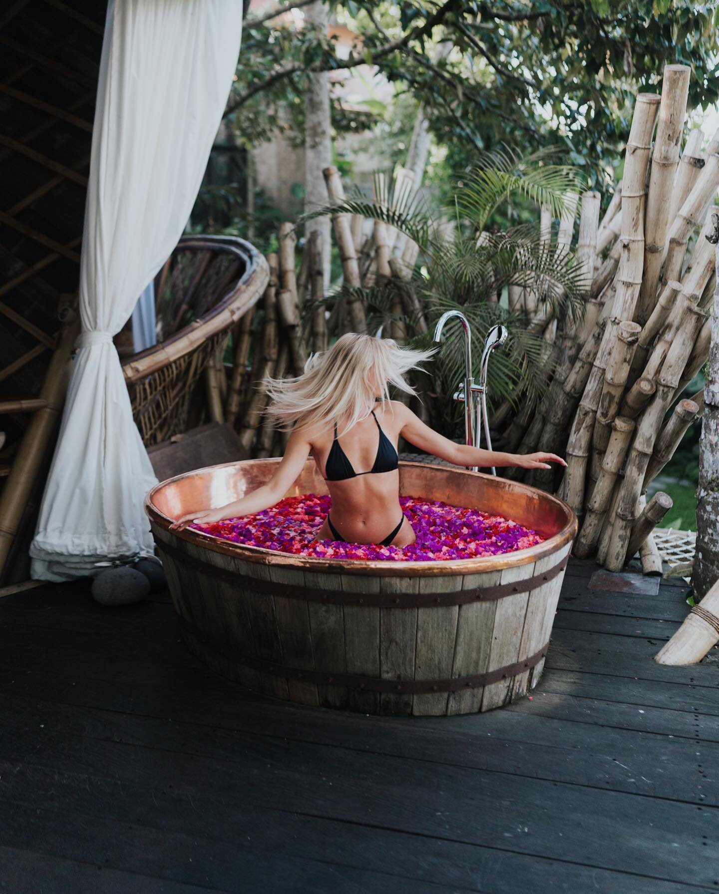 🌺 Flower baths might be the most extra way to pamper yourself &mdash; but there&rsquo;s nothing quite like eating fresh fruit while laying in a fluffy bed of tropical flower petals to make you feel relaxed. Bali has become known for these thanks to 