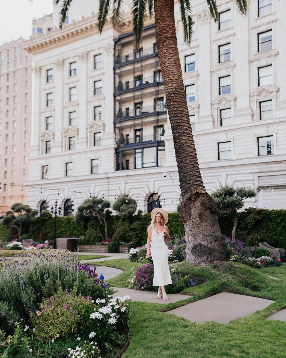 Step into the lap of luxury at the iconic @fairmontsanfrancisco ✨ This hotel is a true gem, with its rich history and regal charm that will leave you feeling like royalty.

From the moment we checked in, we were treated to the VIP treatment. We even 