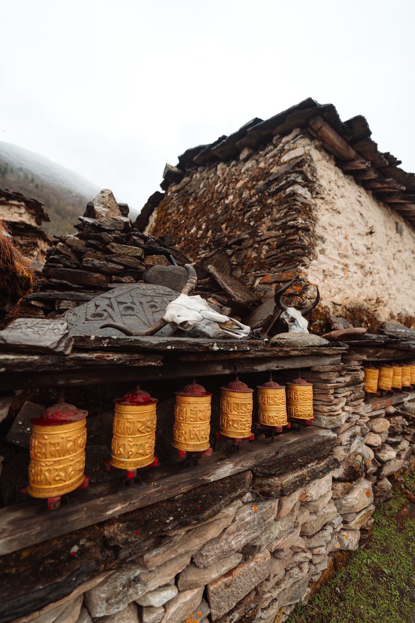 Mani wall on the way out of Samagaon. The yak skulls are offerings.