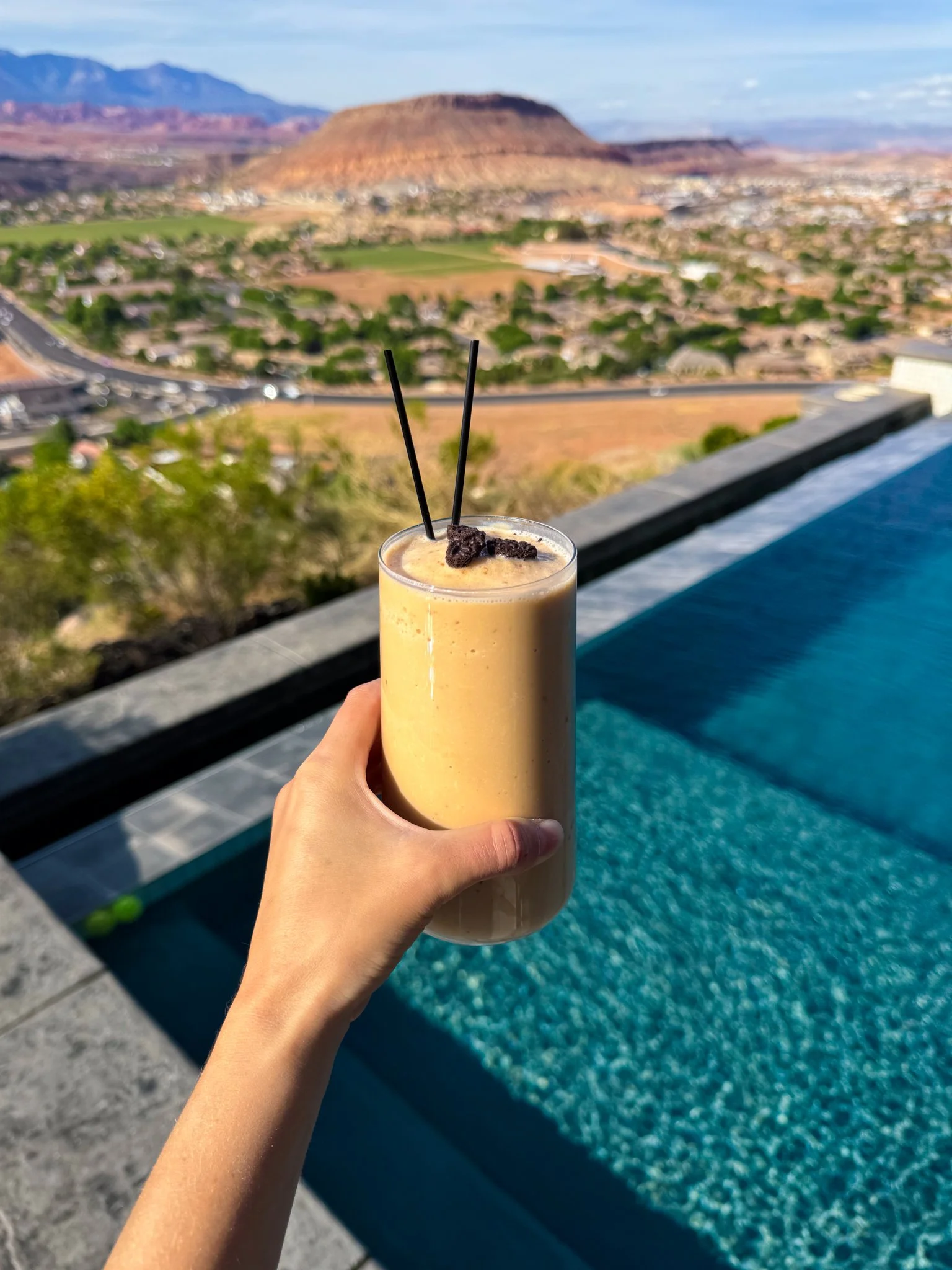 Dirty chai Ka'Chava latte smoothie with cinnamon dusting