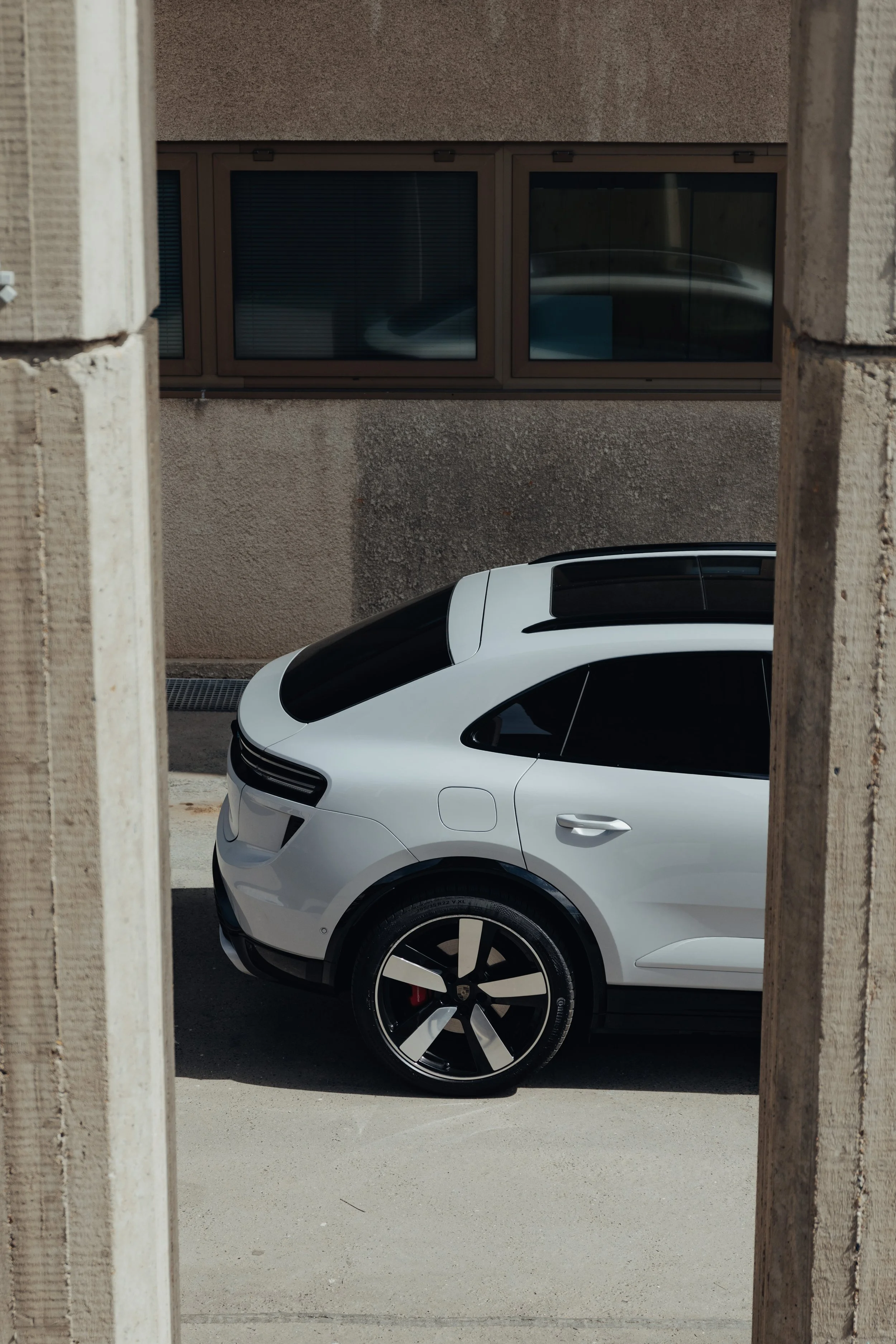 Porsche PRAHA - April-80.jpg