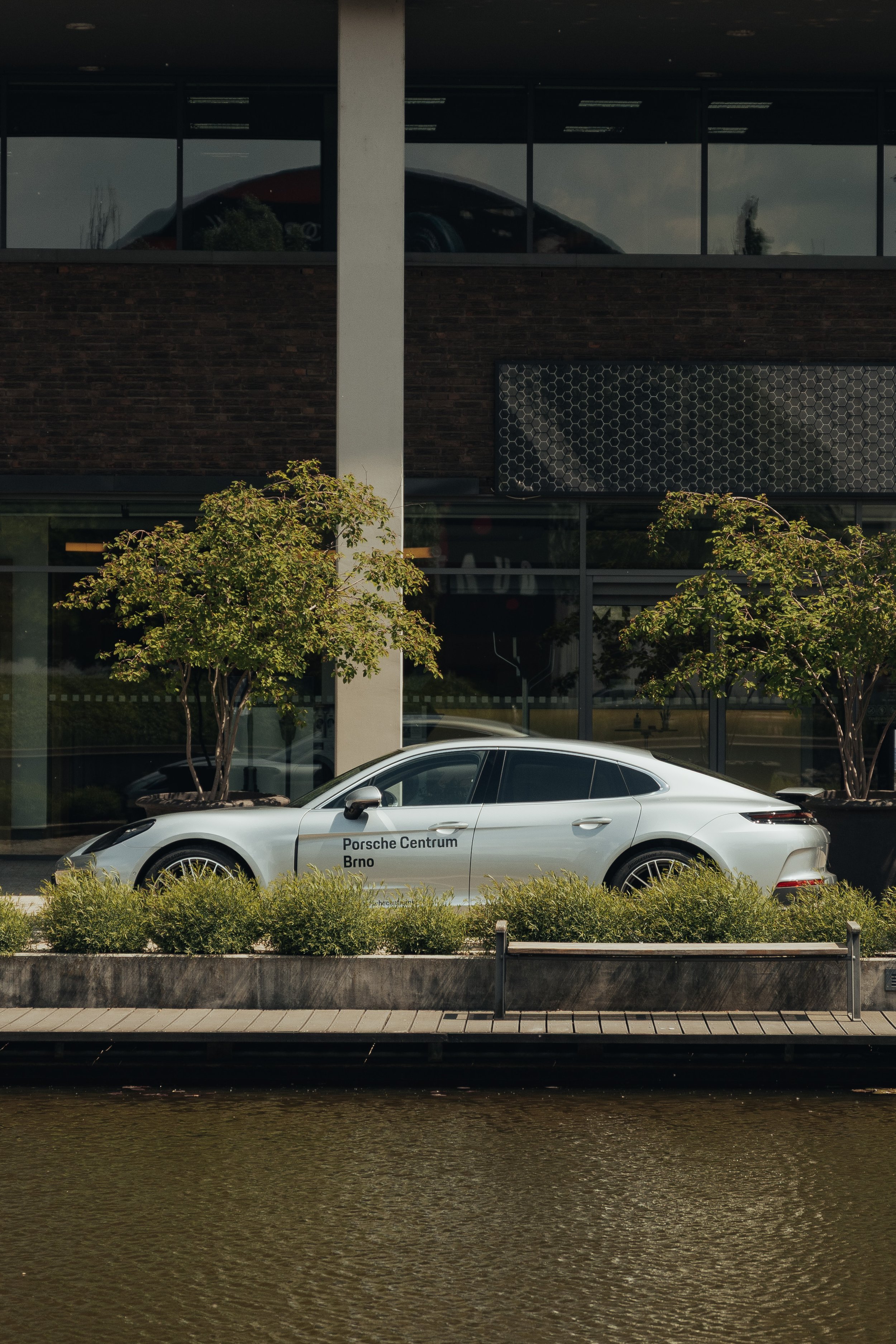 Porsche Brno_-10.jpg