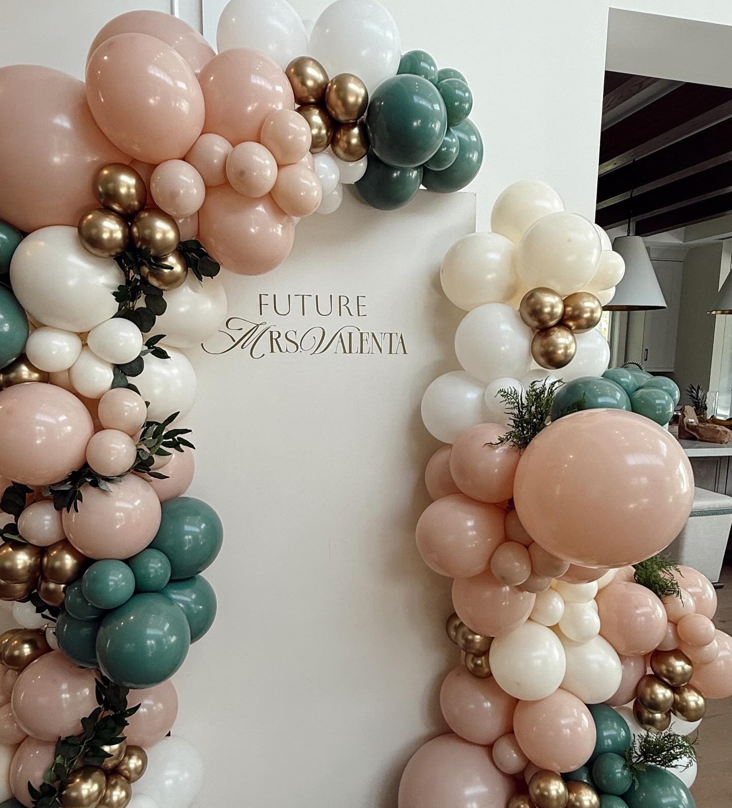 ✨ Bespoke Backdrops &amp; Luxury Balloonery ✨ 

𝚈𝙾𝚄 𝙰𝚂𝙺𝙴𝙳, 𝚆𝙴 𝙻𝙸𝚂𝚃𝙴𝙽𝙴𝙳

Needing a focal point for your upcoming event? Introducing our  𝔹&amp;𝔹 packages 𝓈𝓉𝒶𝓇𝓉𝒾𝓃𝑔 at $350 

✨ designed-for-you backdrop
✨ handcrafted balloone