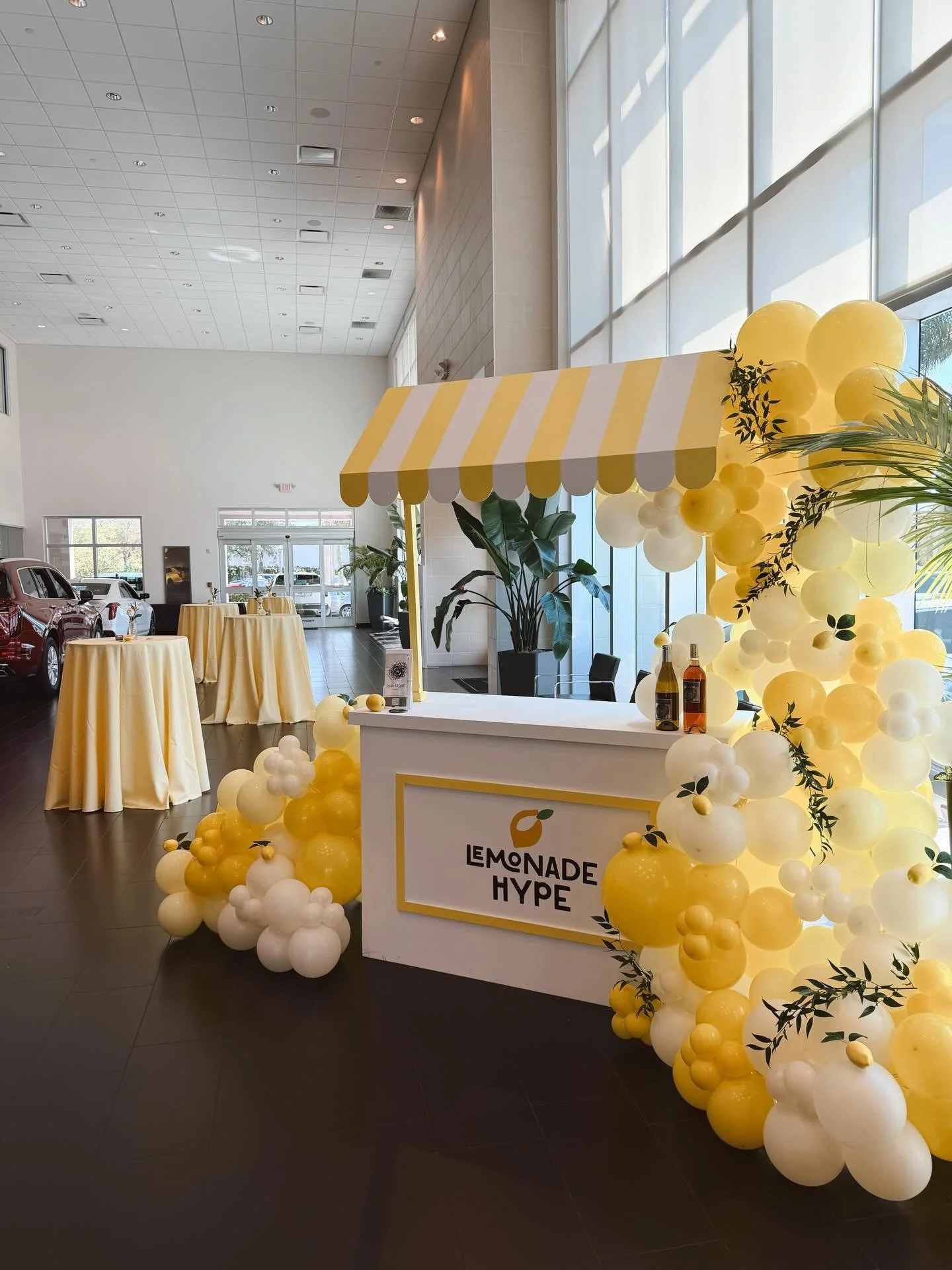 When life gives you 🍋&hellip; you build an entire business! 

@lemonadehype Client Appreciation Event was a success! 
Venue: @devoecadillac 
🍷: @hailstonevineyards 
🥘: @tastedesigncatering 

🍋 Custom Bar Cart 
🍋 Balloonery 
🍋 Styling + Coordina
