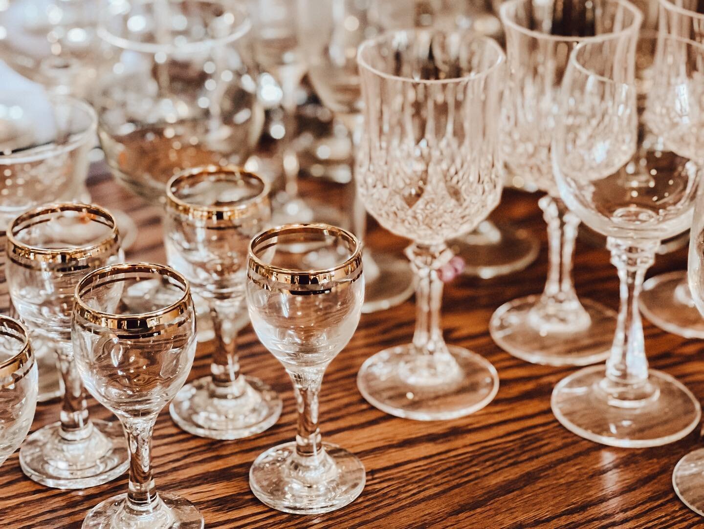 Looking for some gorgeous gold glassware for your next party???&hellip;.We have you covered with our upcoming sales this weekend in Rancho Murieta!! 😍 #estatesalefinds #estatesale #estatesalesnet #estatesales #estatesaleshopping #kitchendecor #glass