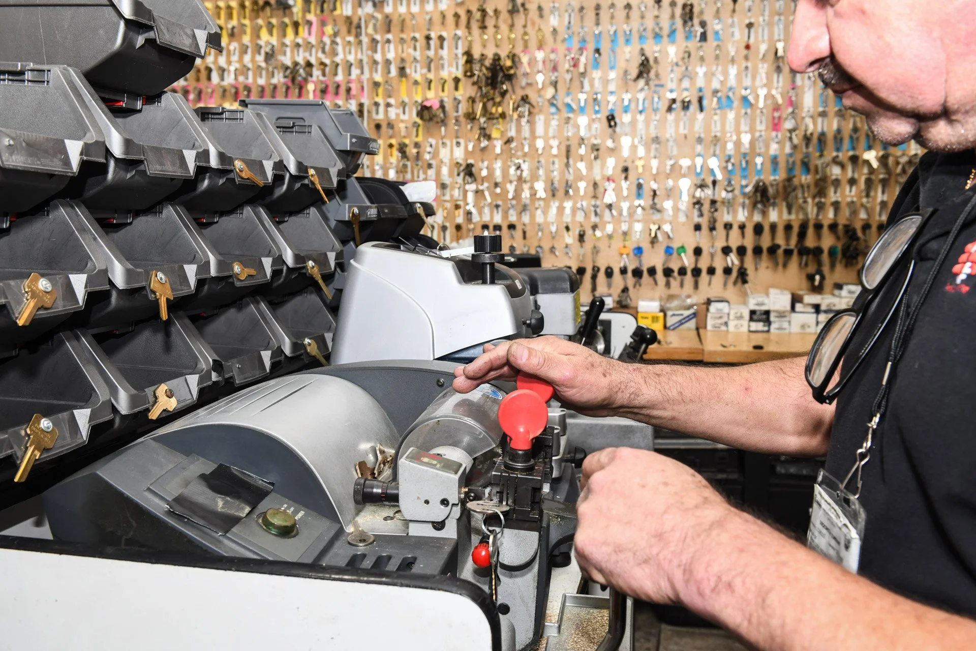 MANUEL_ALMANZA_LOCKSMITH_LOS ANGELES_MAG_002.jpeg