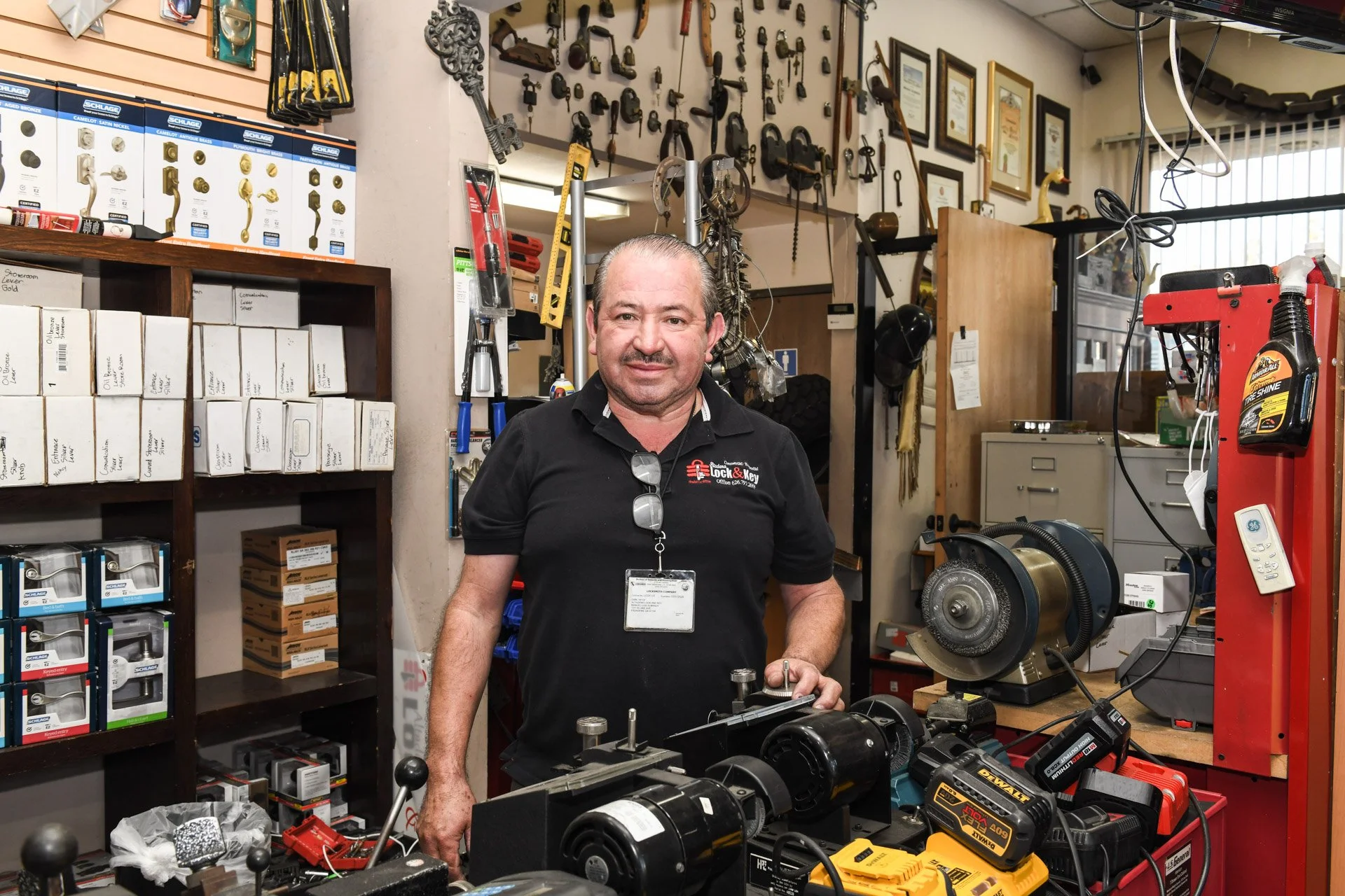 MANUEL_ALMANZA_LOCKSMITH_LOS ANGELES_MAG_008.jpeg