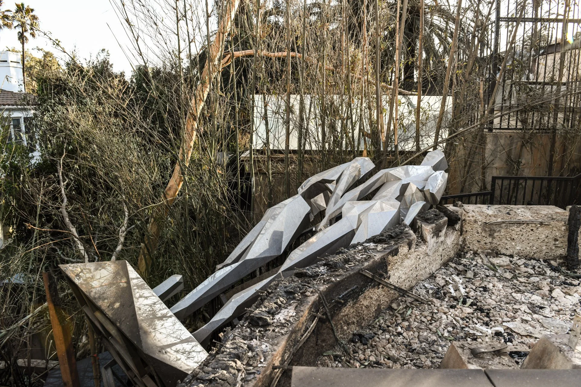 RON_RIVLIN_HOUSE_STATUE_LOS ANGELES MAG_003.jpeg