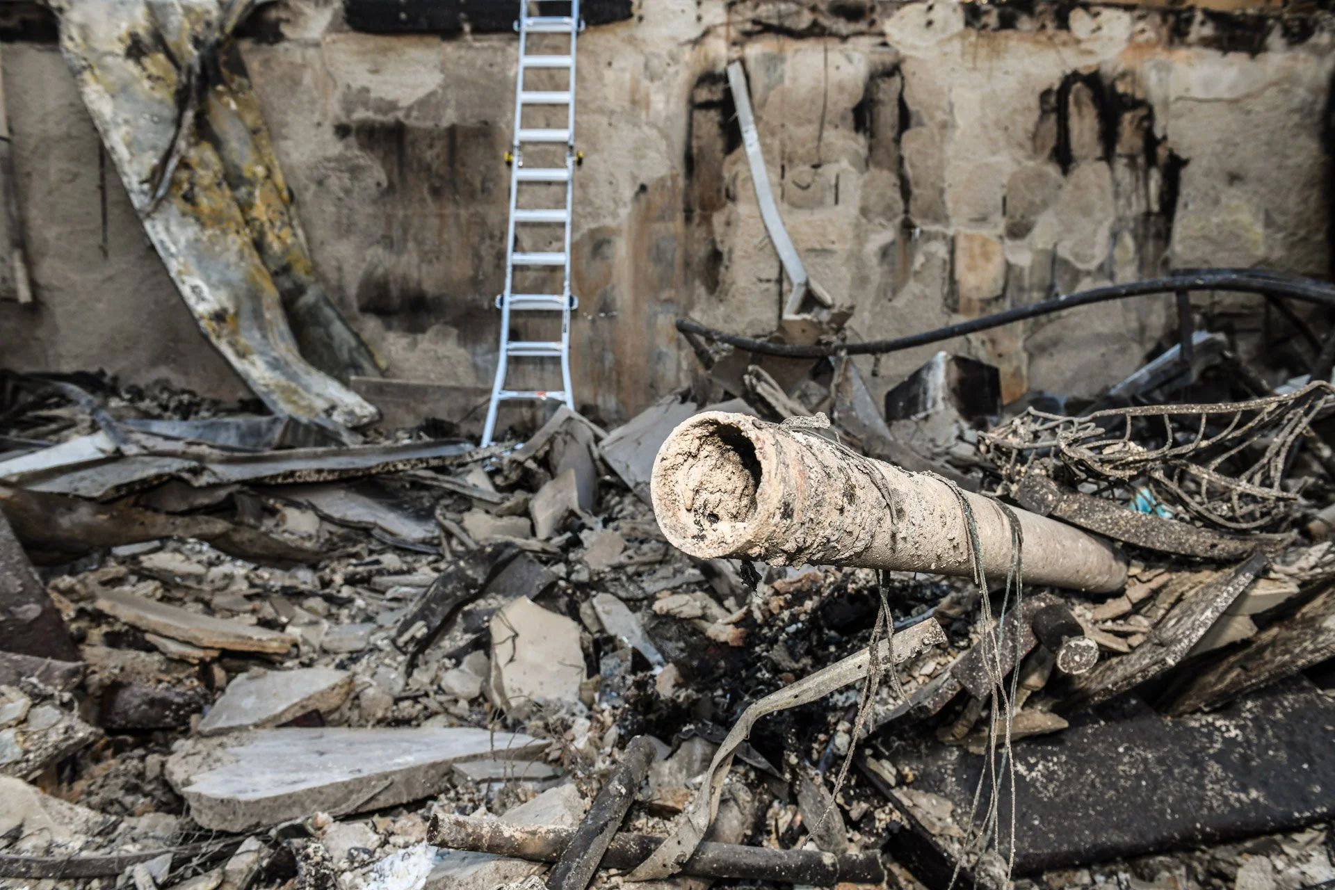 RON_RIVLIN_HOUSE_STATUE_LOS ANGELES MAG_015.jpeg