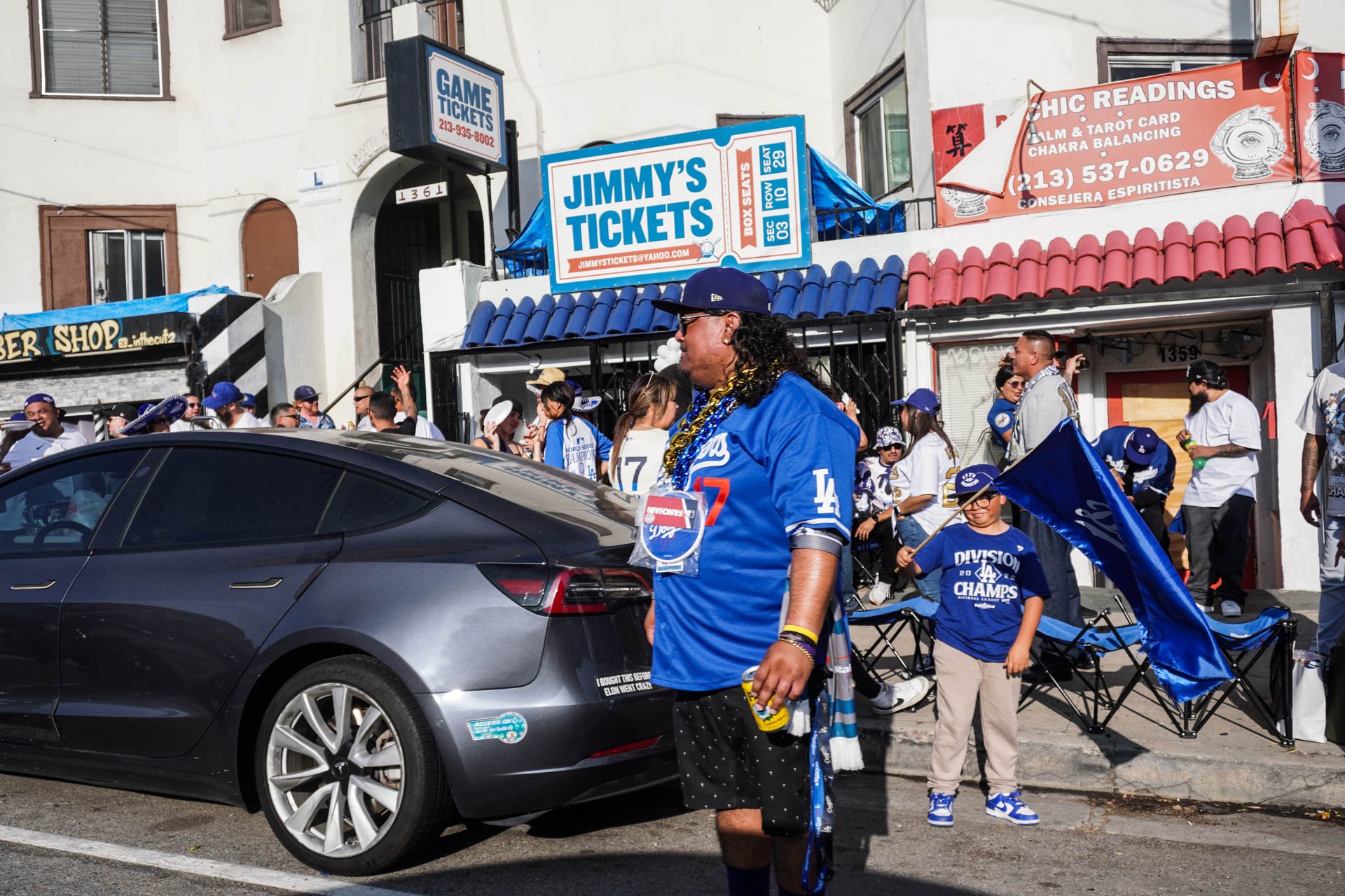 LAM_LA_DODGERS_outside__003.jpg