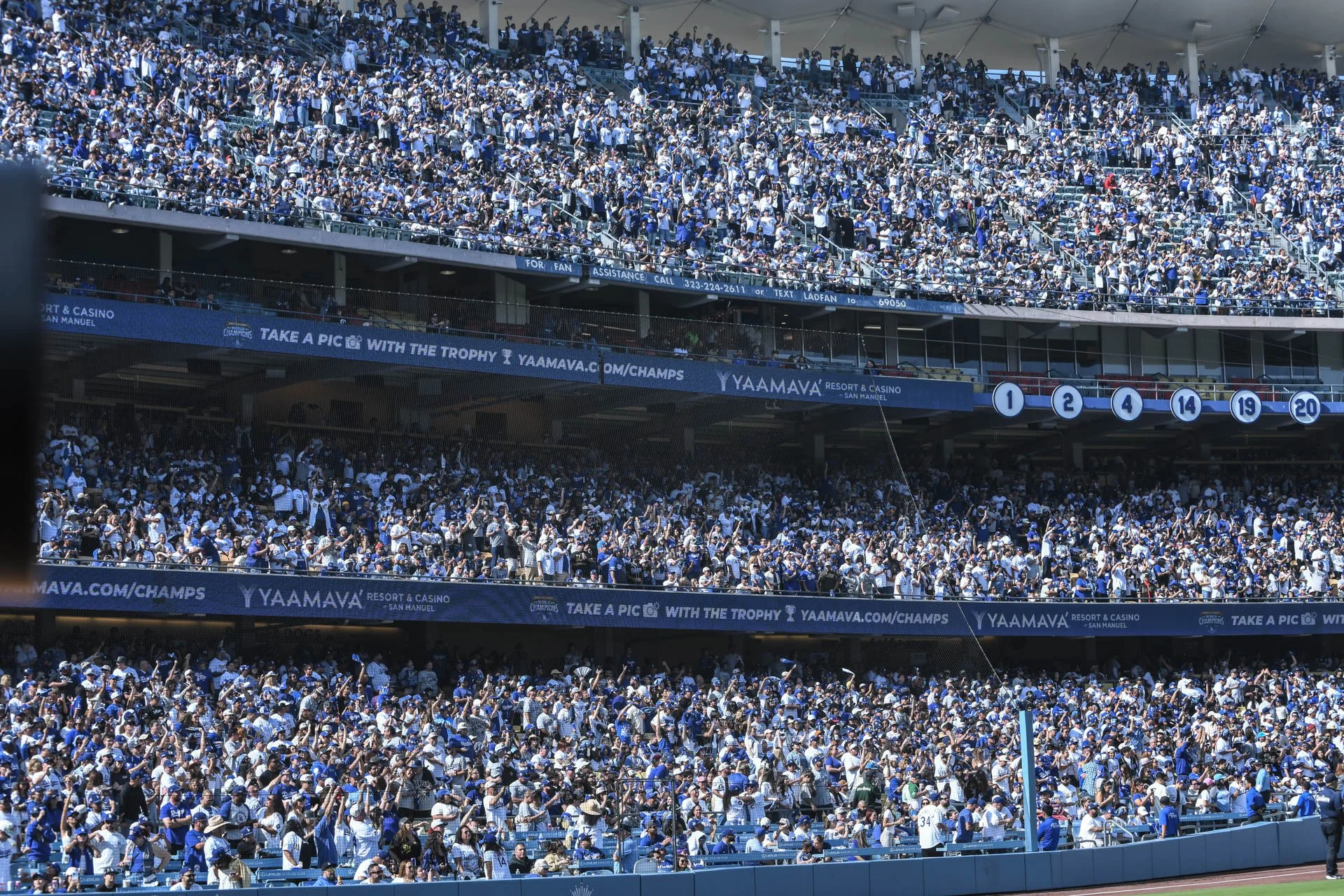 LAM_LA_DODGERS_PEOPLE_062.jpg