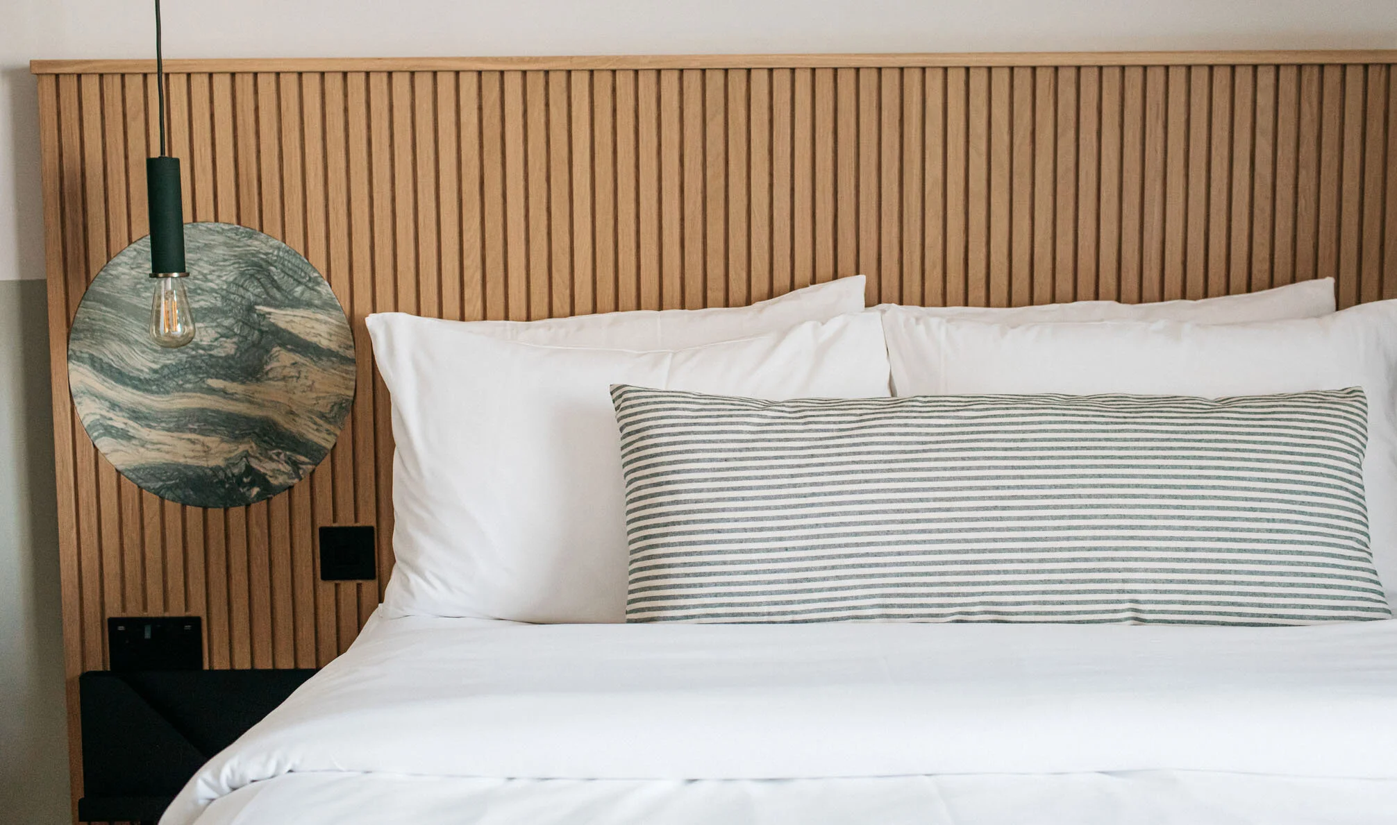 Port_Cabin_Room_Bed.jpg