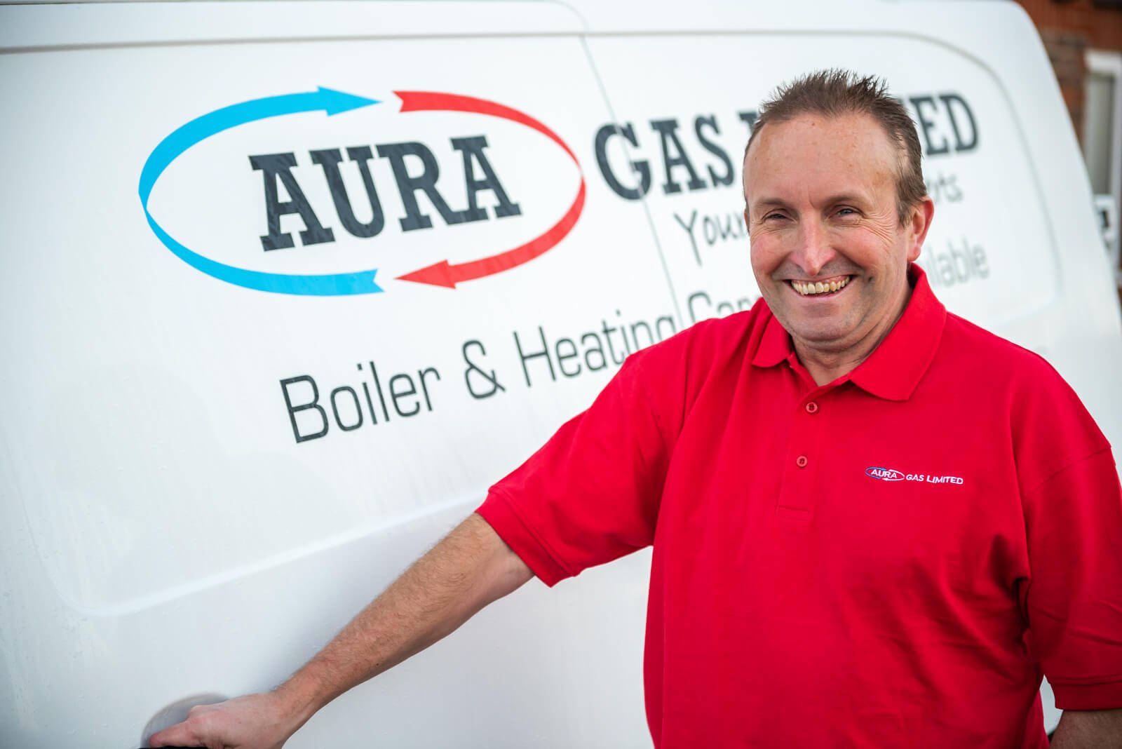 natural head shot photo of aura gas employee