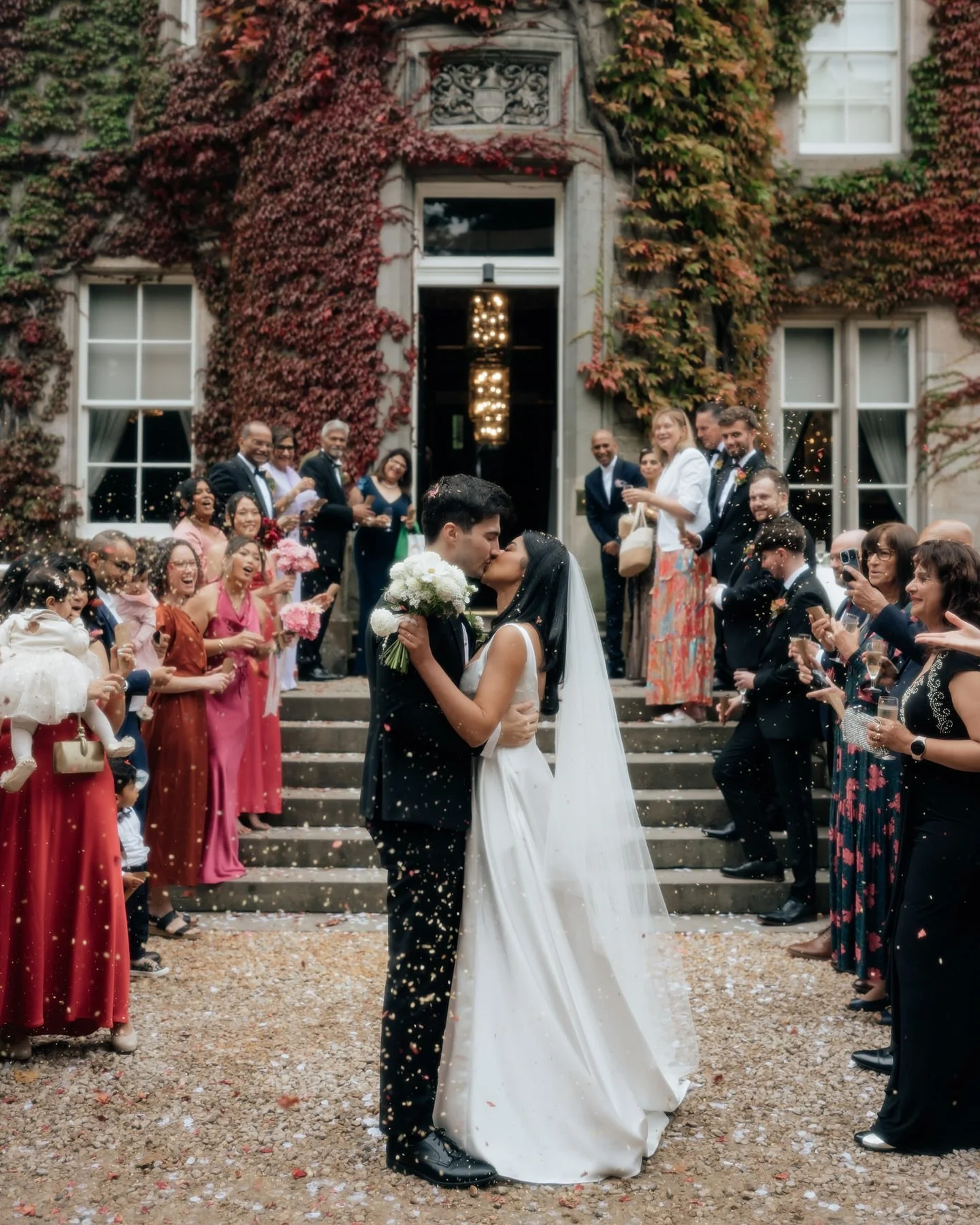 Previews from Rhea and David&rsquo;s incredible wedding at the @carlowrie_castle 

What an emotional day from start to end with friends and family travelling from all over the world to celebrate the union of this wonderful couple 🤍

Suppliers
Venue 