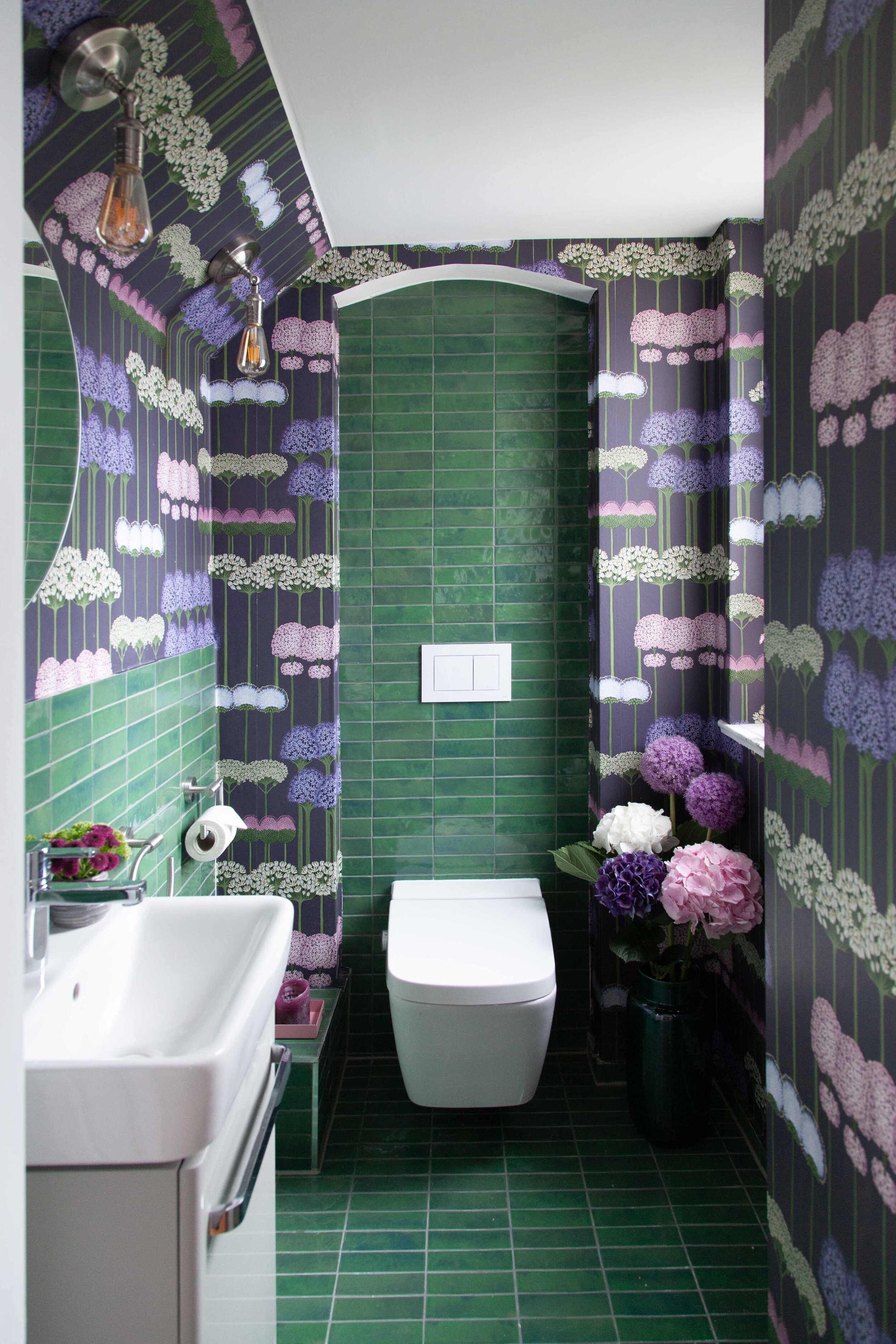 Berlin emerald plum ensuite bath