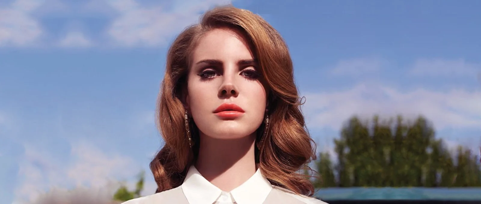 MYSLET ŽENSKOST VÁŽNĚ. DESET LET BORN TO DIE A ELECTRA HEART