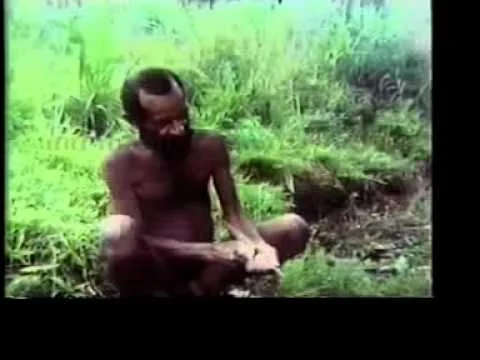 1978. Bukura carving arrowhead with rats jaw/tooth.