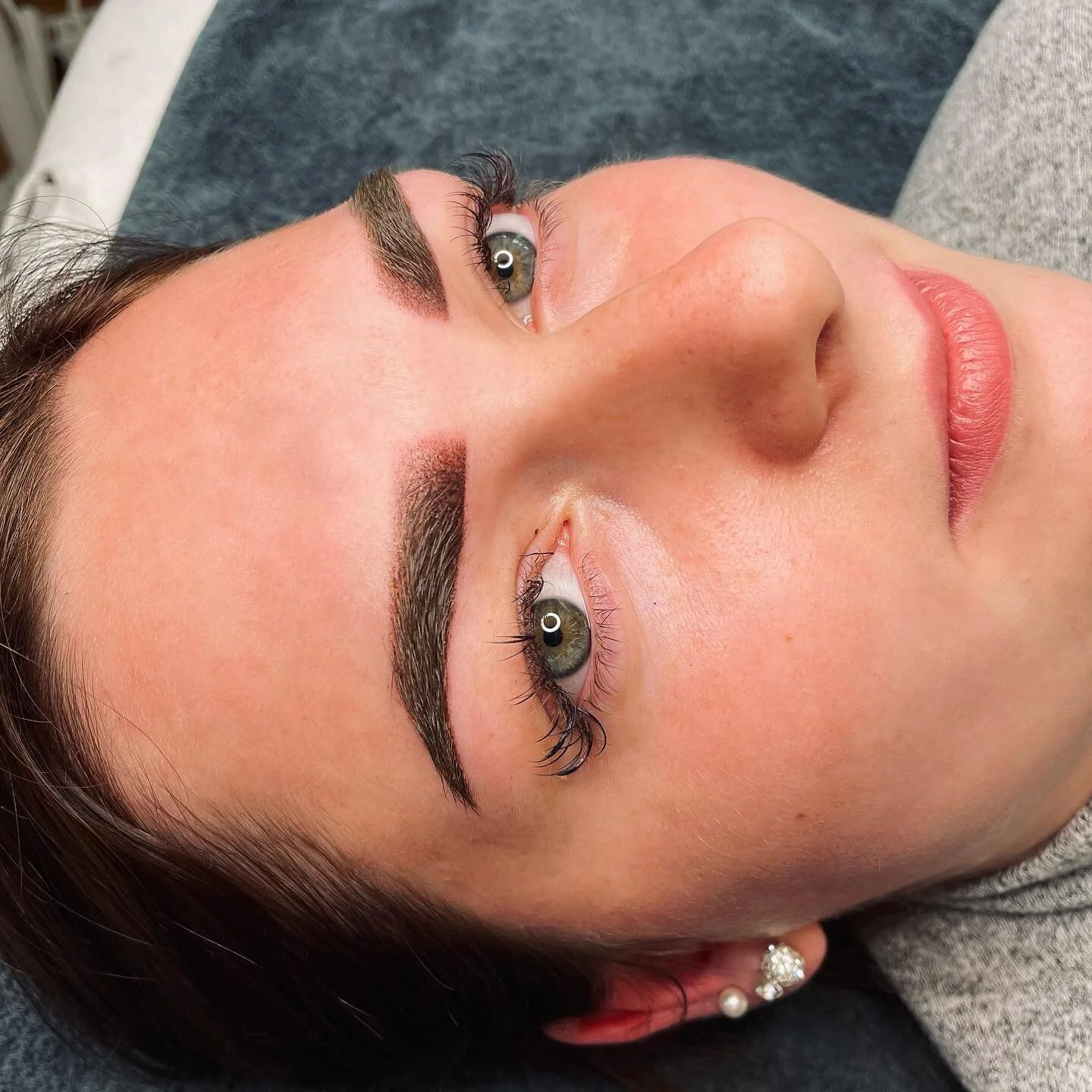 Wundersch&ouml;ne Augenbrauen und das jeden Tag? Ganz ohne das ewige Nachzeichnen und ausf&uuml;llen ? 
 
Genau das ist m&ouml;glich!
Das Zauberwort hei&szlig;t Permanent Make-up 💄✨ 

Ma&szlig;geschneiderte Augenbrauen ganz nach Wunsch, und durch di