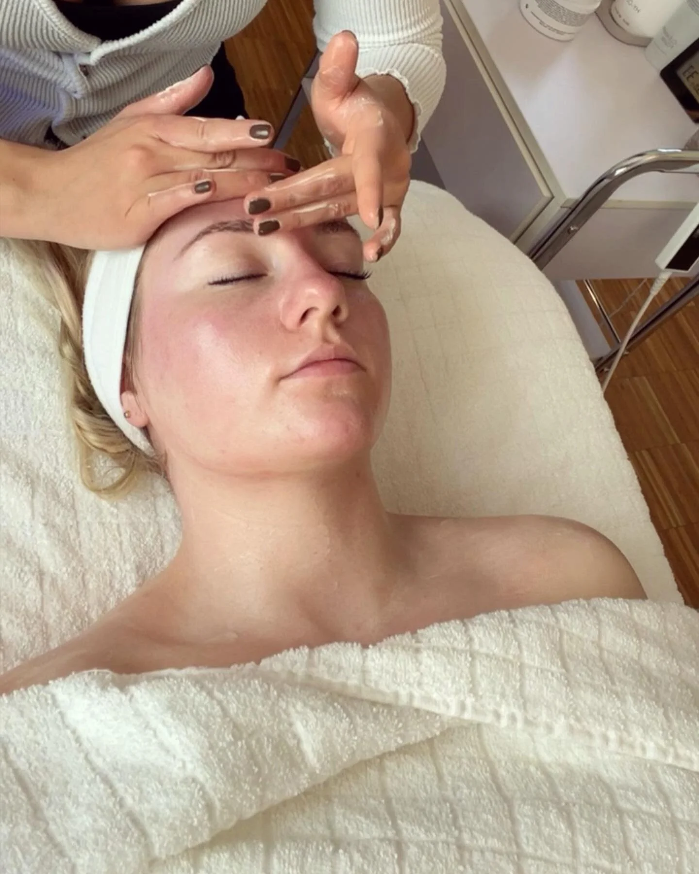 Me Time @geralcosmetics 💗

#geralcosmetics
#hydrafacialoriginal
#hydrafacial
#beauty
#wellness
#mainz
#wiesbaden
#kosmetik
#antiaging
#newskinnewme
#sch&ouml;nehaut
#gesundehaut
#treatyourself
#metime