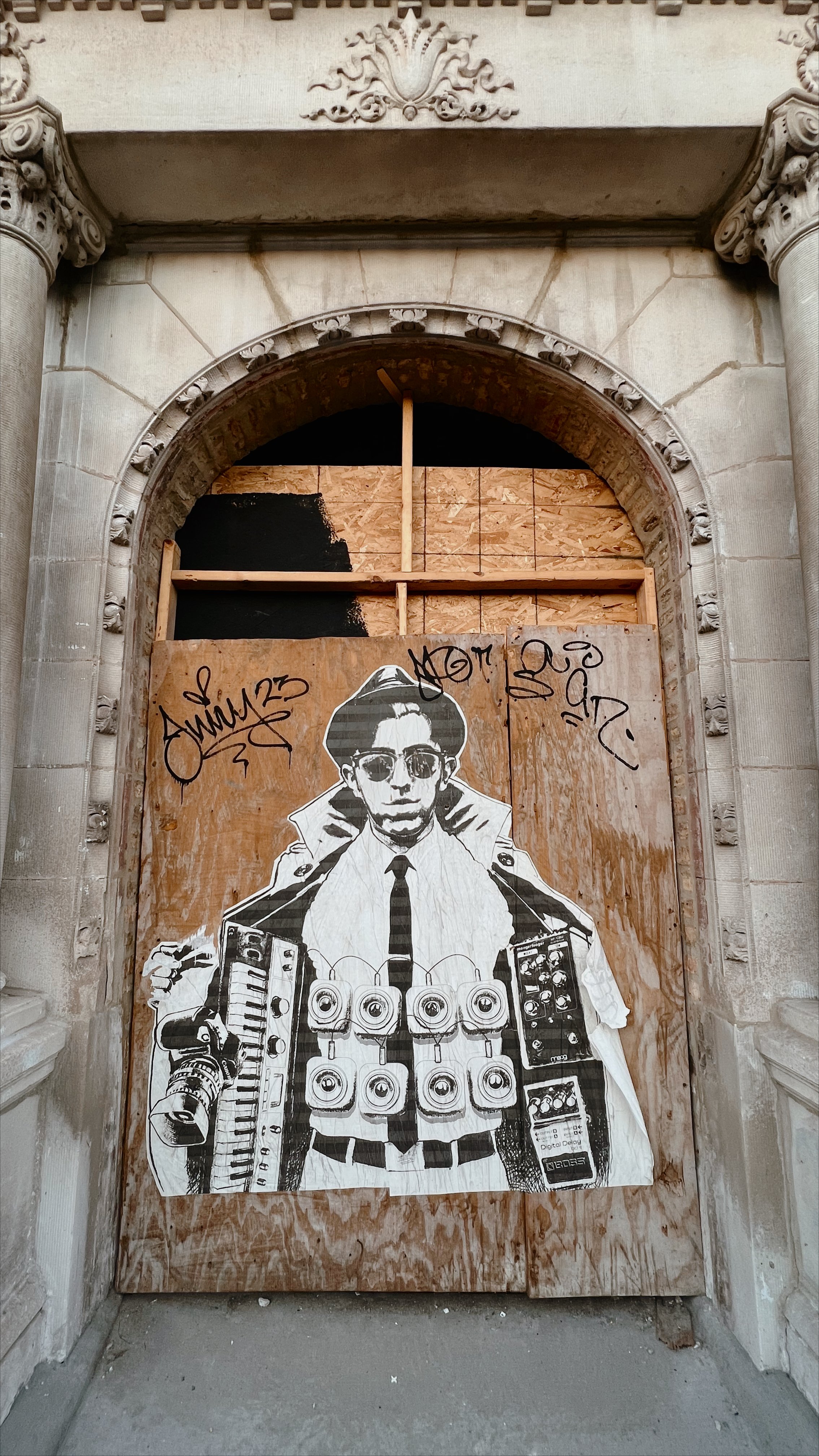 logan-square-chicago-street-art.JPG