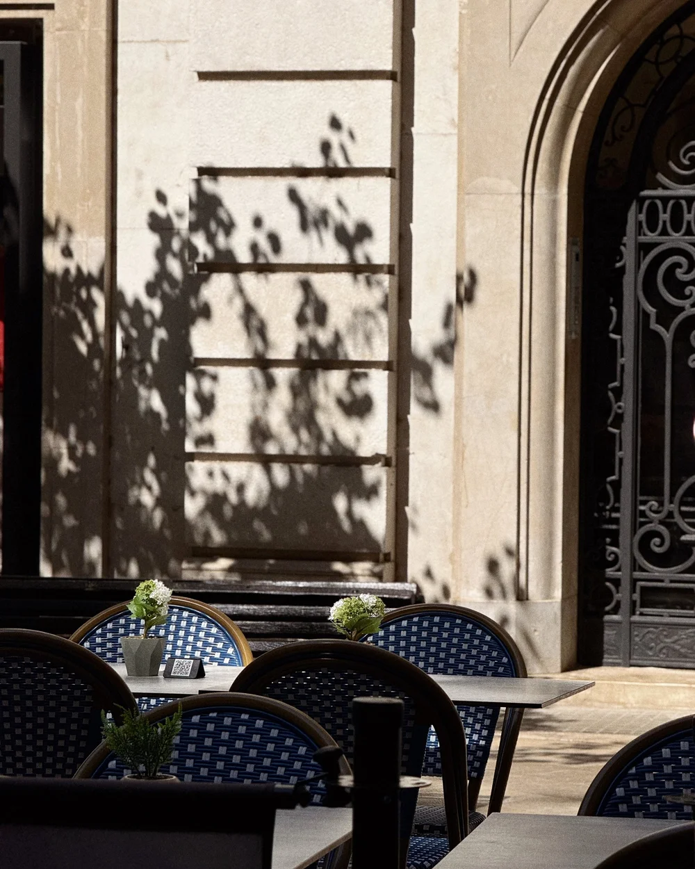 mallorca-patio-sun-shadow.JPG