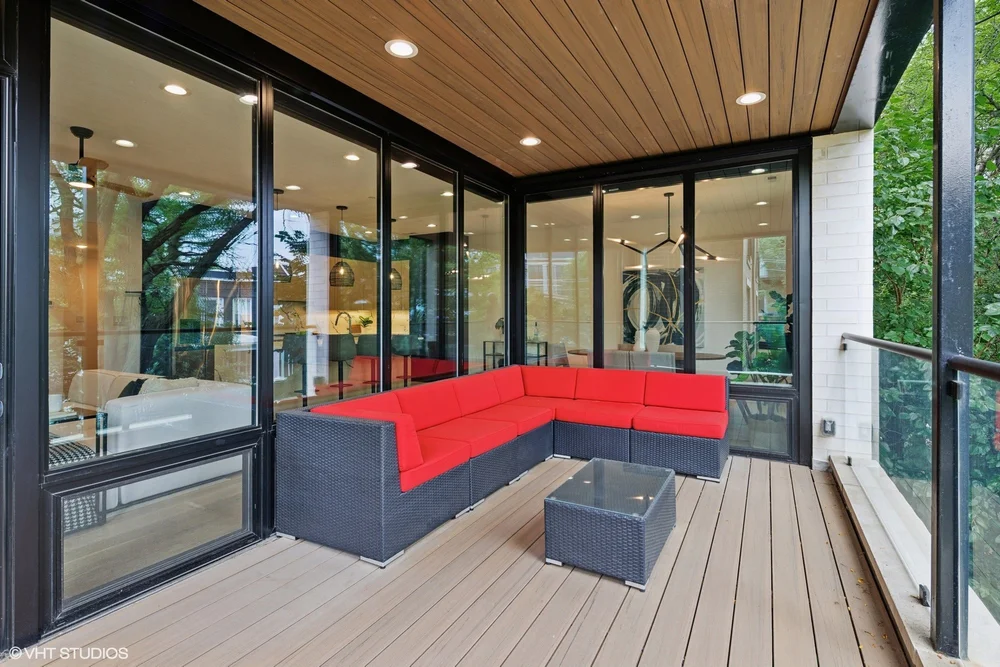 26_2820NRockwellSt2_27_Patio_MRED_2000x1333.jpg