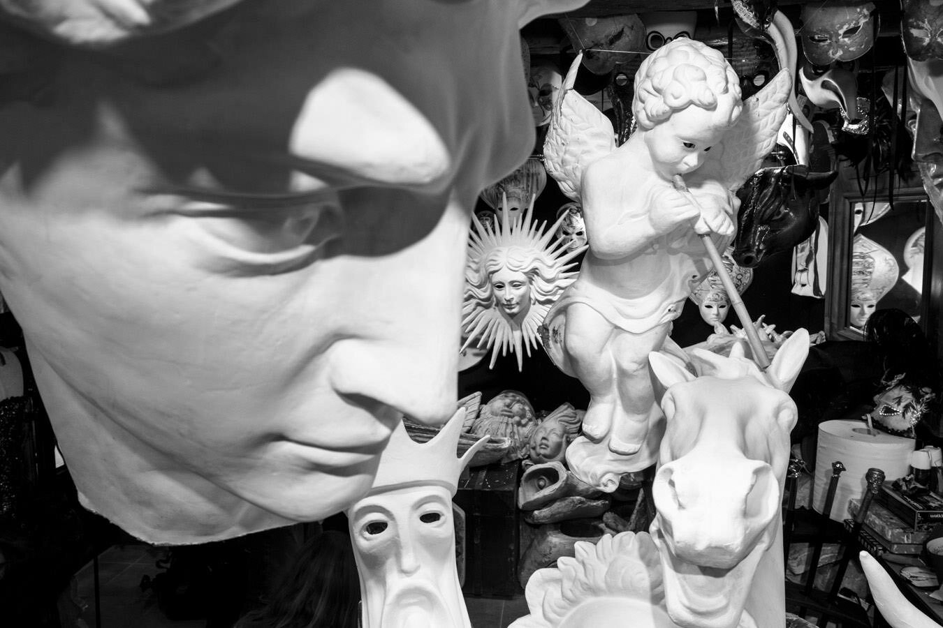 The masks of Ca' del Sol