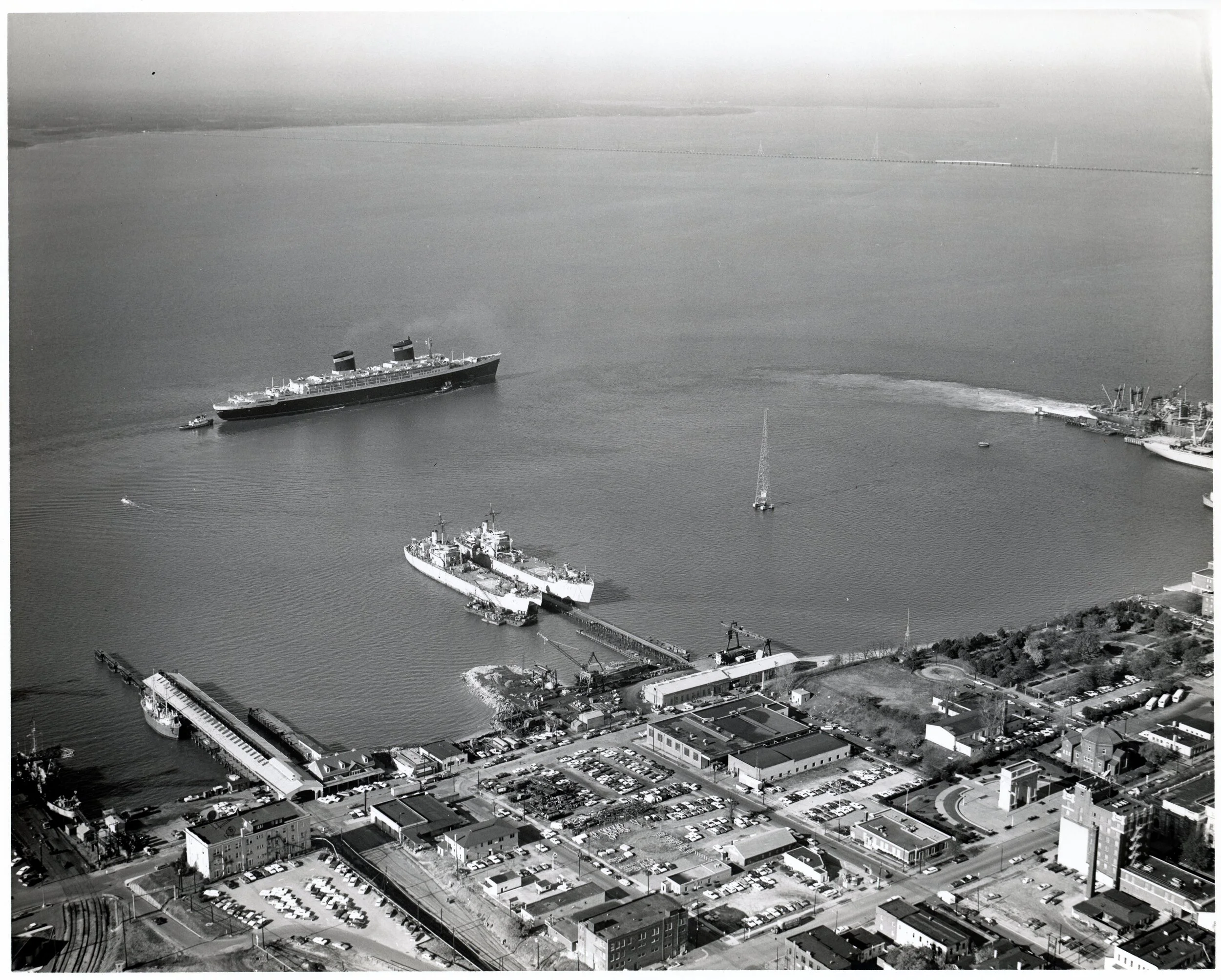 1968 November 11 Photo 68-1253 SSUS Arriving NNSY.jpg
