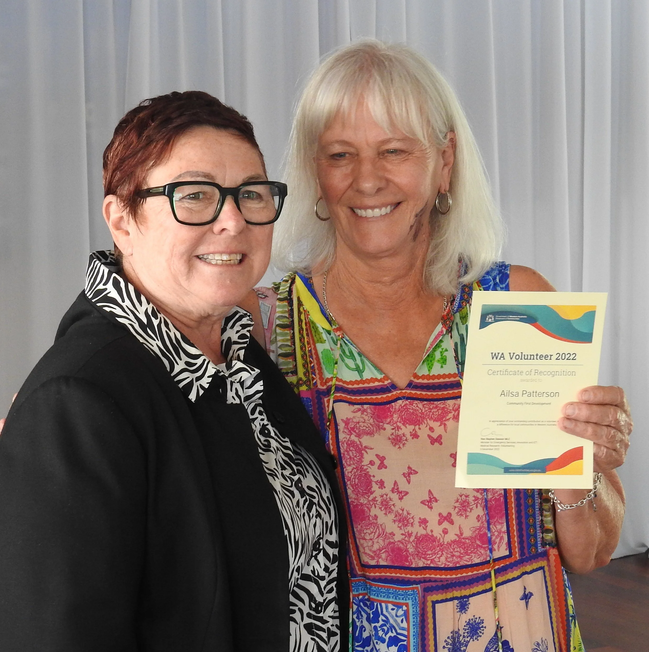  Lisa Baker MLA presents Community First Development volunteer, Ailsa Paterson, with a certificate in recognition of her volunteering with First Nations’ communities. 