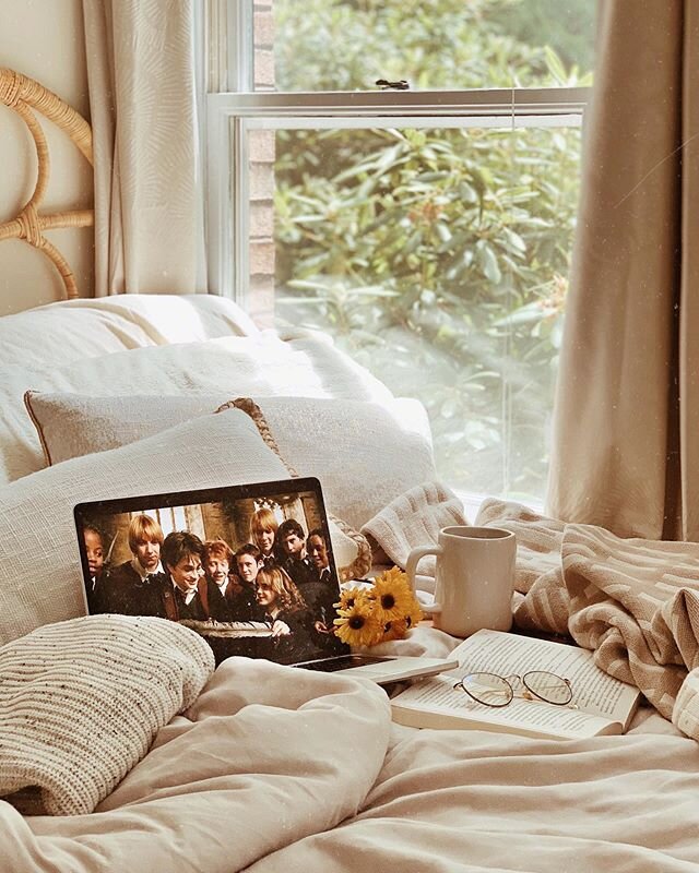 #dailydoseofcalm: A few weeks ago my husband and I set out to re-watch all of the Harry Potter movies in a row (over the course of a few weeks). This is crazy, but I've never seen them in the correct order and especially within such a short time span