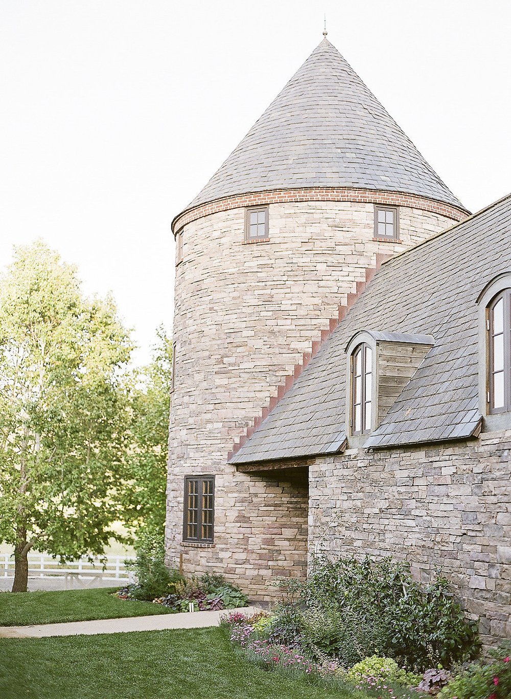 European Elegance Meets Modern Minimalism — Chasing Linen | Live Art