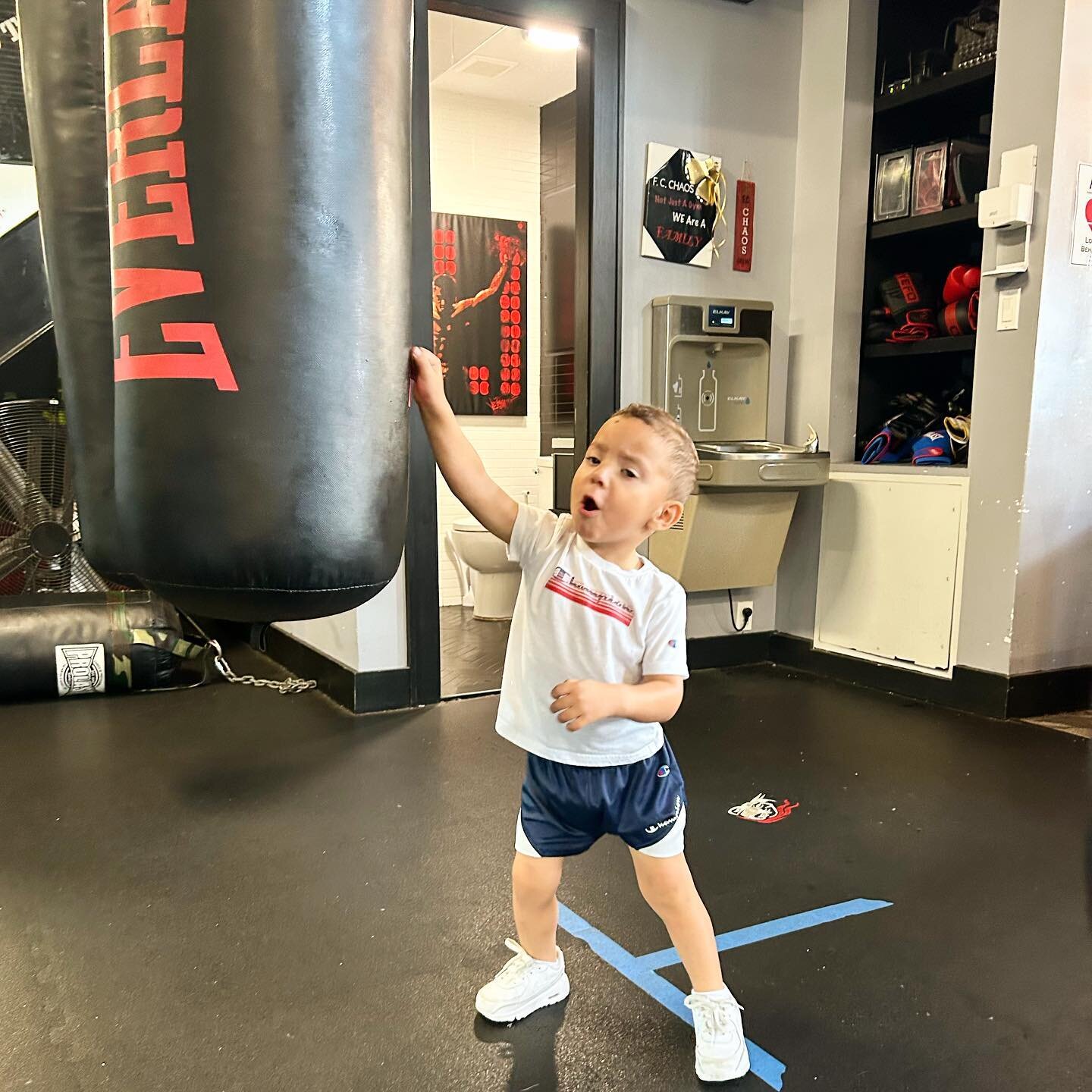 Bringing that big #friday energy! 
😮😬🥊🥊
.
.
.
.
#fcchaos #kidsboxing #boxingforkids #kidsfitness #mood #energy #vibes #goodmorning #riseandgrind #fridayfeeling #tgif #weekend #personaltrainer #statenislandmoms #statenislandkids #community