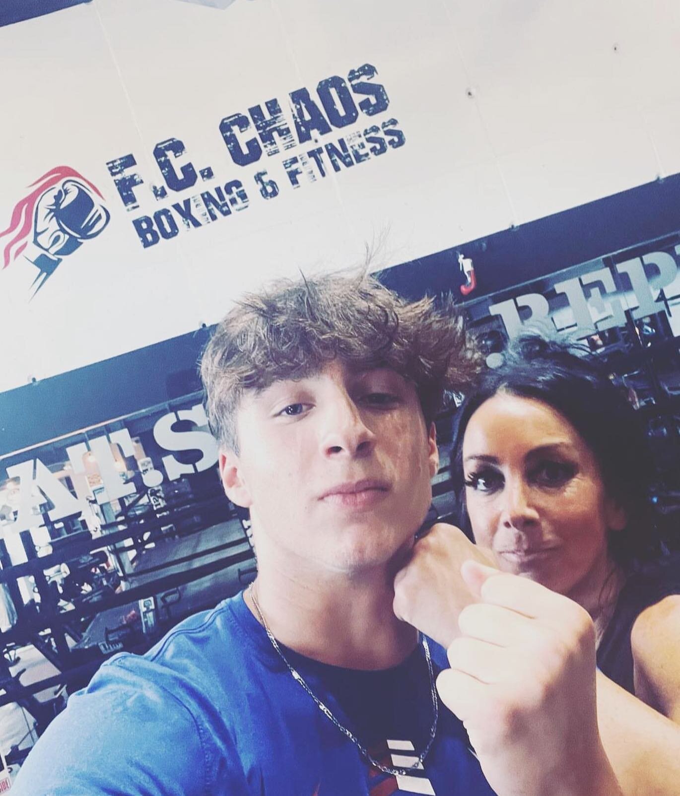 Best Gym Partners 🫶🏼🥊 #repost @eaiello7 
.
.
.
#mondaymotivation #family #friends #community #club #fitnesslifestyle #boxinggym #boxingclub #riseandshine #itsnotagymitsacommunity #fcchaos #nycfitness #followforfollowback #goodmorningpost #dailypos