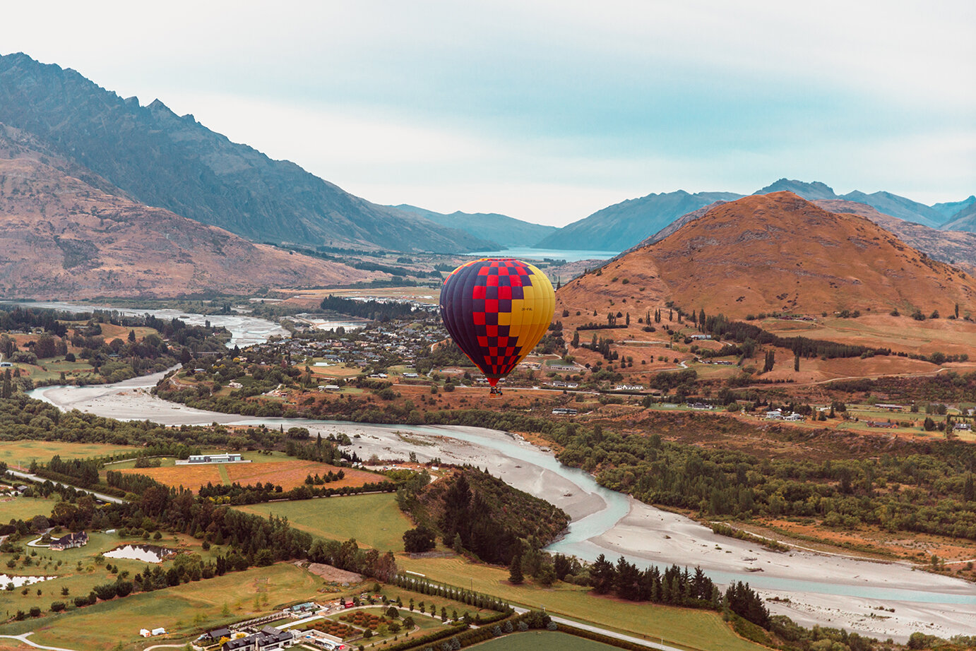 hot-air-balloon-sunrise-new-zealand2.jpg