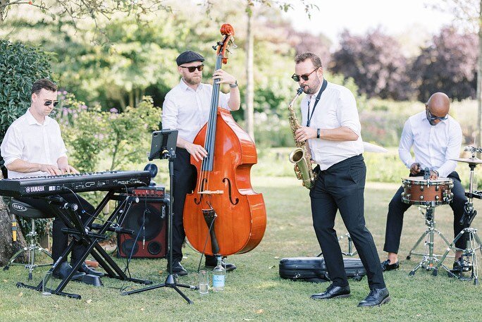 CHAMPAGNE RECEPTION // Throwback to one of the hottest days of last summer, celebrating Gina and James&rsquo; wedding in style! 🥂✨ From the champagne reception to the jazz band and fabulous company, every moment was pure magic. Cheers to unforgettab