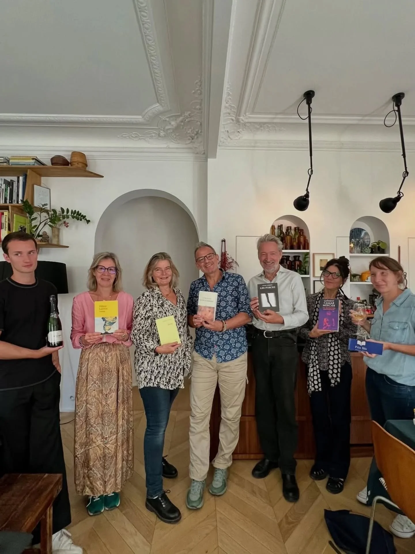 Repost &bull; @prix_blu_jean_marc_roberts 🗣️D&Eacute;LIB&Eacute;RATION PRIX BL&Ugrave; JEAN-MARC ROBERTS 2025 ✨

5 ouvrages en lice, un jury passionn&eacute;, des discussions engag&eacute;es ... Le livre laur&eacute;at du Prix Bl&ugrave; Jean-Marc R