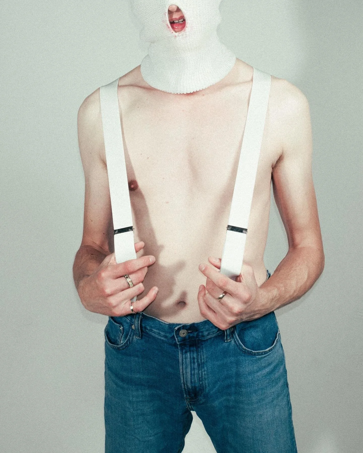 New Tindr profile pic by @restorickphotography /  biro drawings