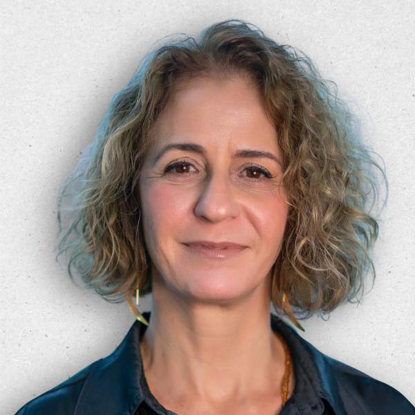 Andréa Álvares 