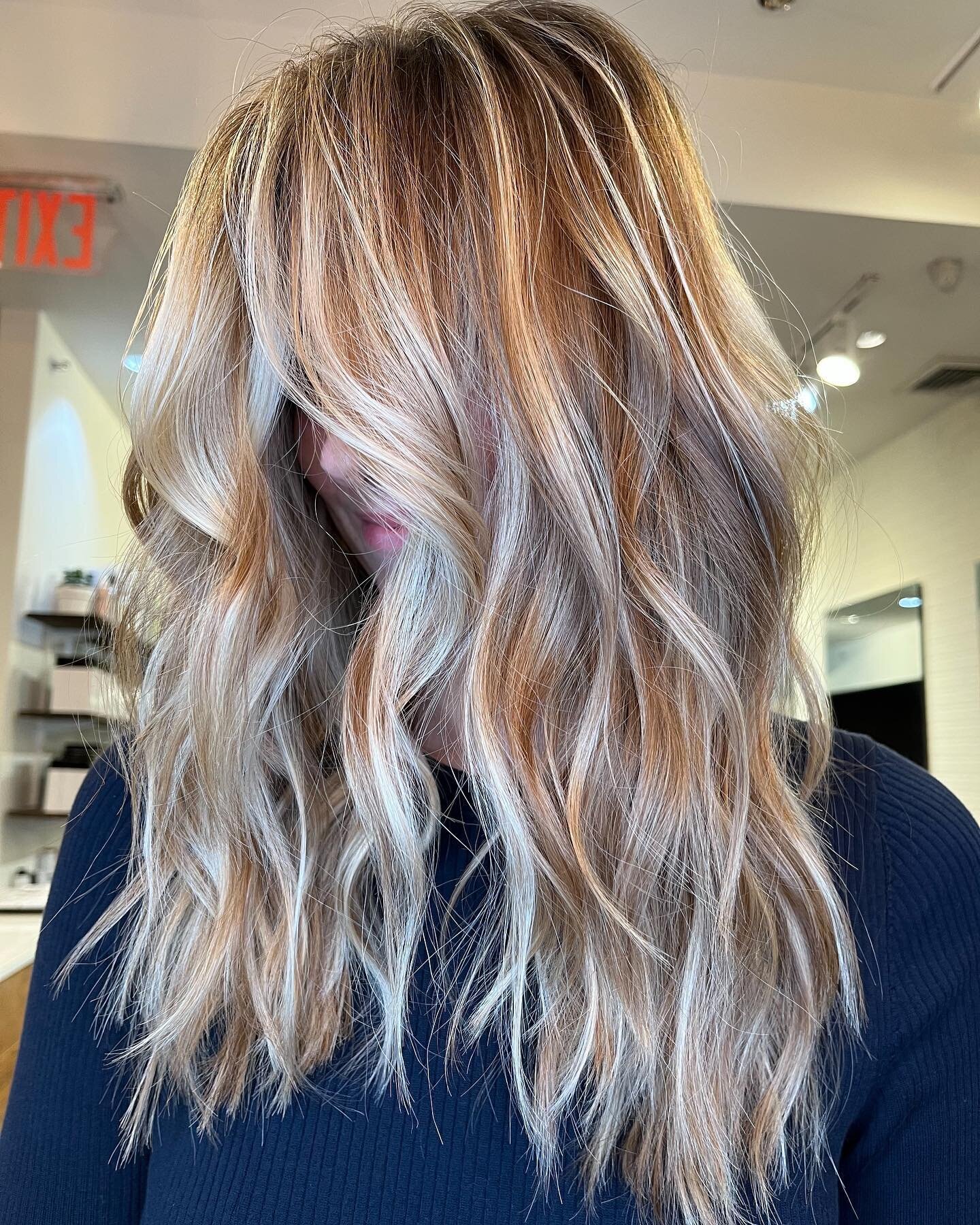 .
Dreamy blonde ✨✨✨
stylist: @jamiedidthat 

#nychairstylist&nbsp;#nychaircolorist&nbsp;#nychair&nbsp;#nychairsalon&nbsp;#flatironhairstylist&nbsp;#flatironhaircolorist&nbsp;#flatironhair&nbsp;#flatironhairsalon&nbsp;#livedinblonde&nbsp;#blondehair&n